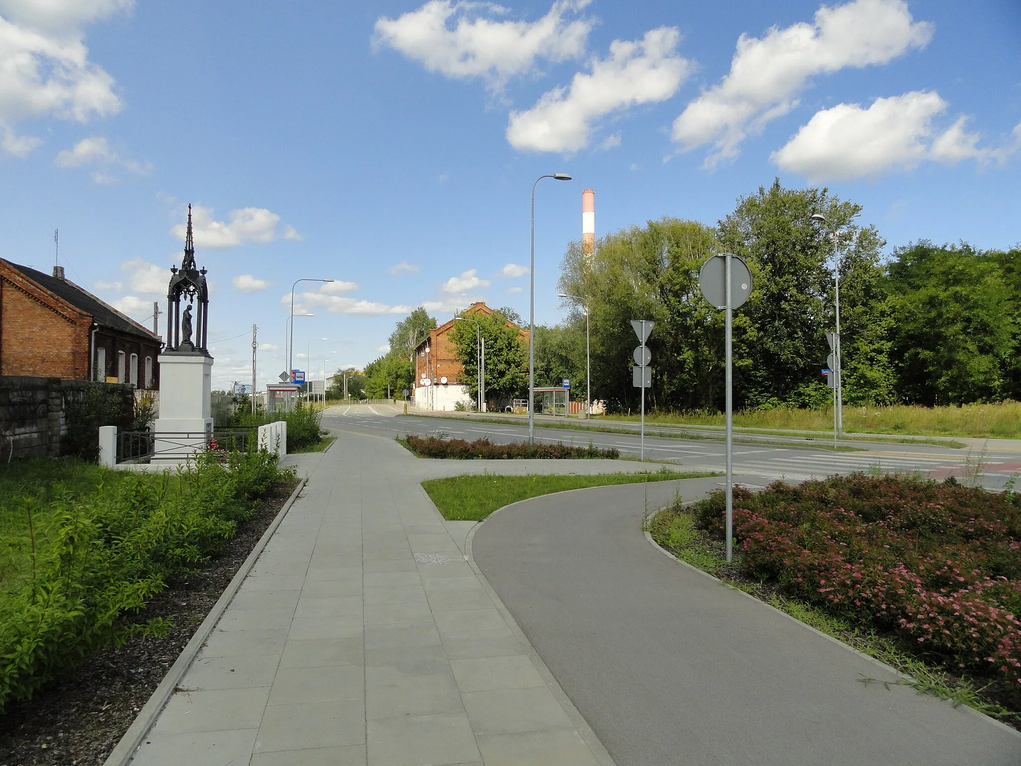 Photo showing: Ulica Chełmżyńska w Warszawie widziana od Strażackiej na północ.