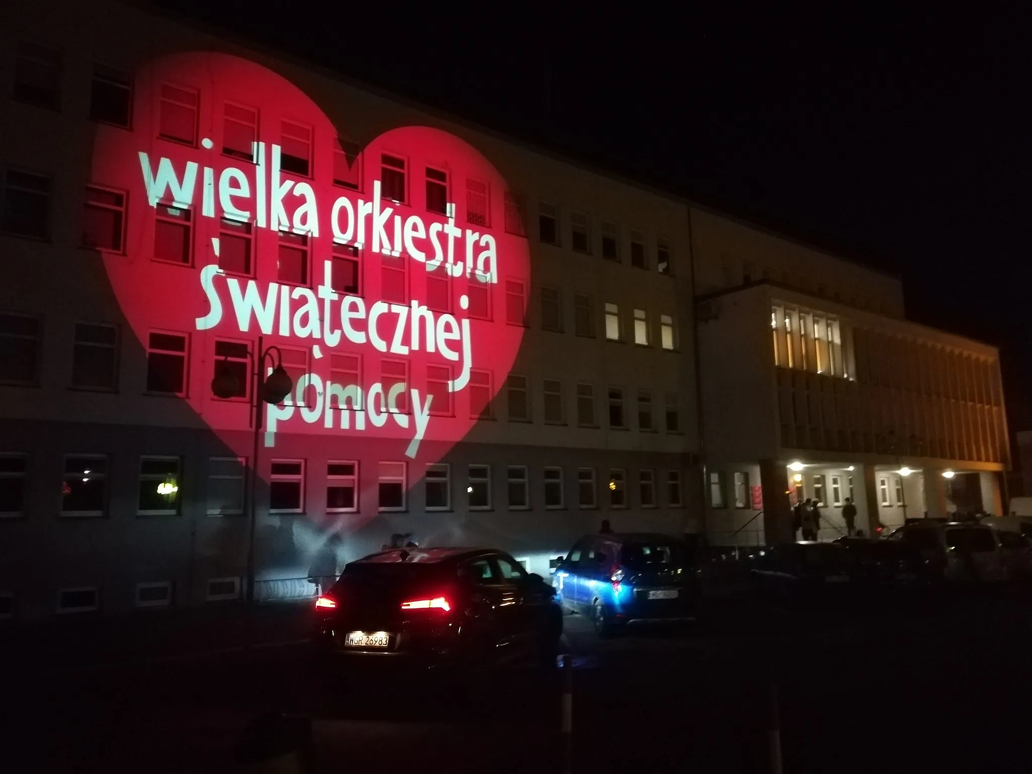 Photo showing: Starostwo powiatowe w Kole podświetlone motywem WOŚP