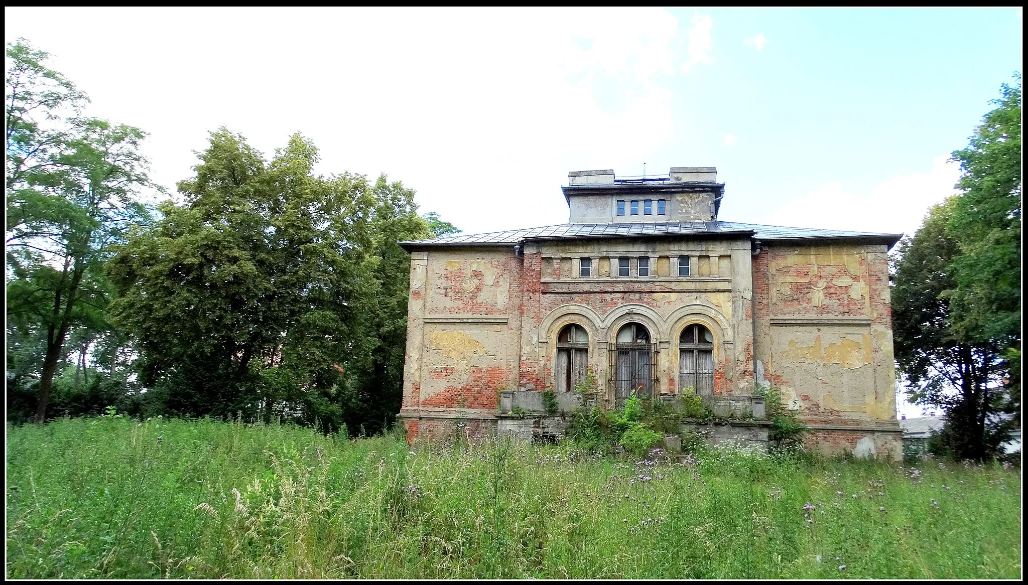 Photo showing: Parsko mansion from the 1st half. XIX c., Built for Rudolf von Gersdorff (The elevation. NE.) / Gm. Śmigiel / pow. kościański / province. Greater