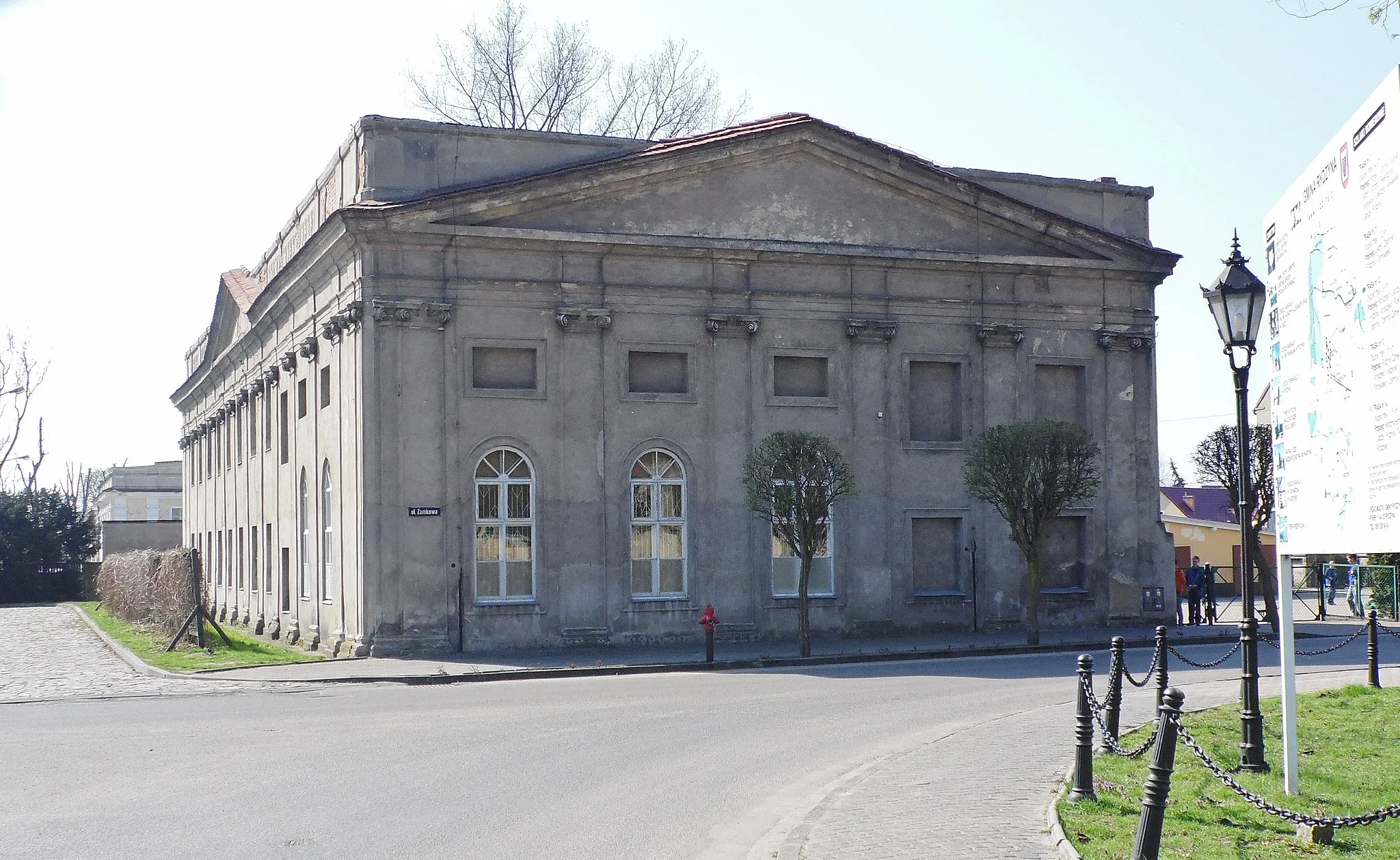 Photo showing: Piarist boarding school (now School) of 1777, the twentieth century (p. Mon. - E.) Rydzyna, ul. Castle 3 / Poland