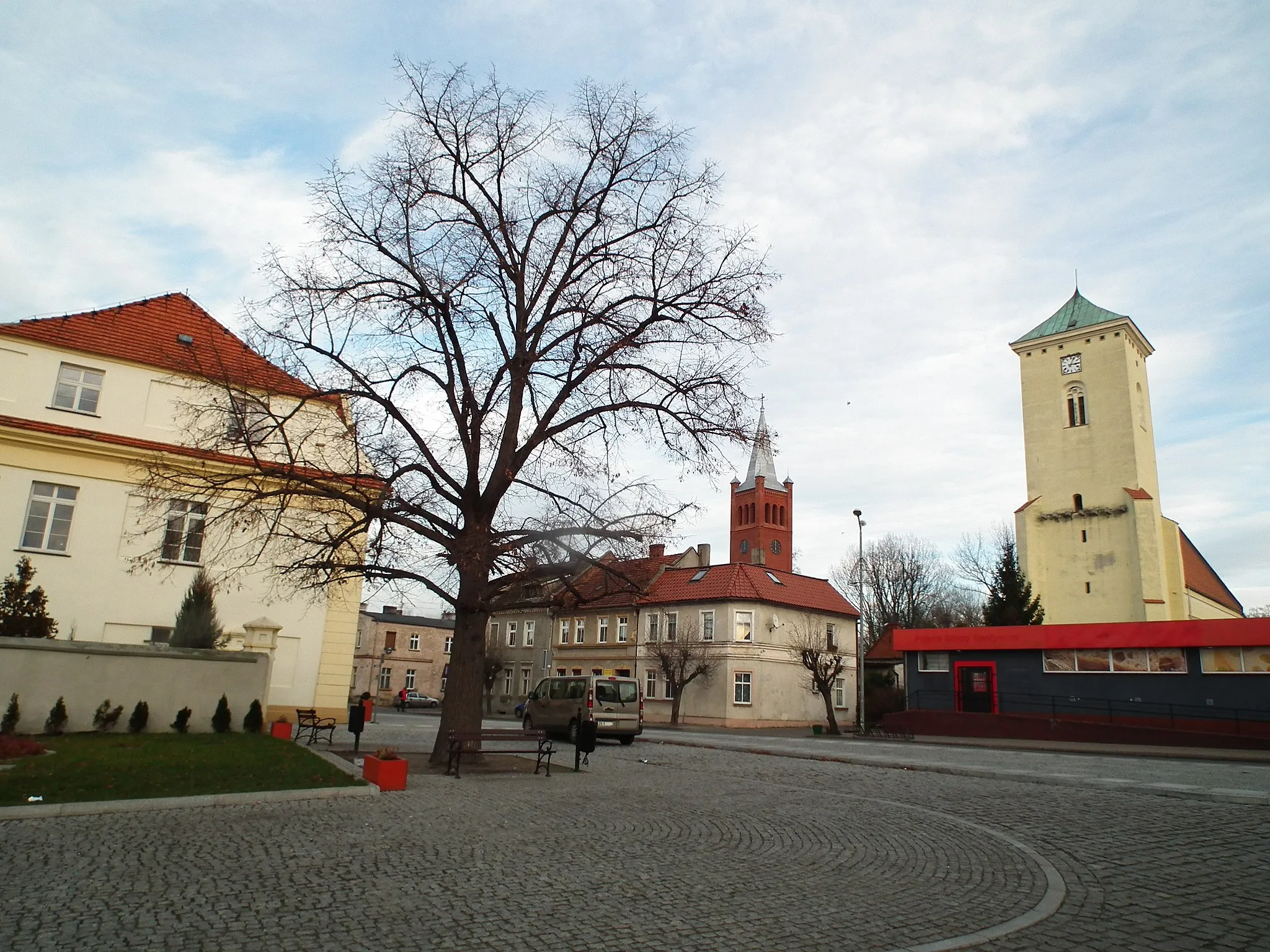 Photo showing: Rynek w Czerninie (woj. dolnośląskie).