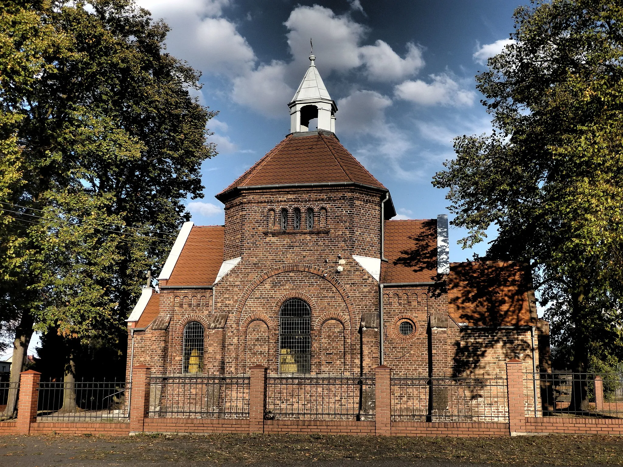 Photo showing: Kwiatków - kościół Serca Pana Jezusa