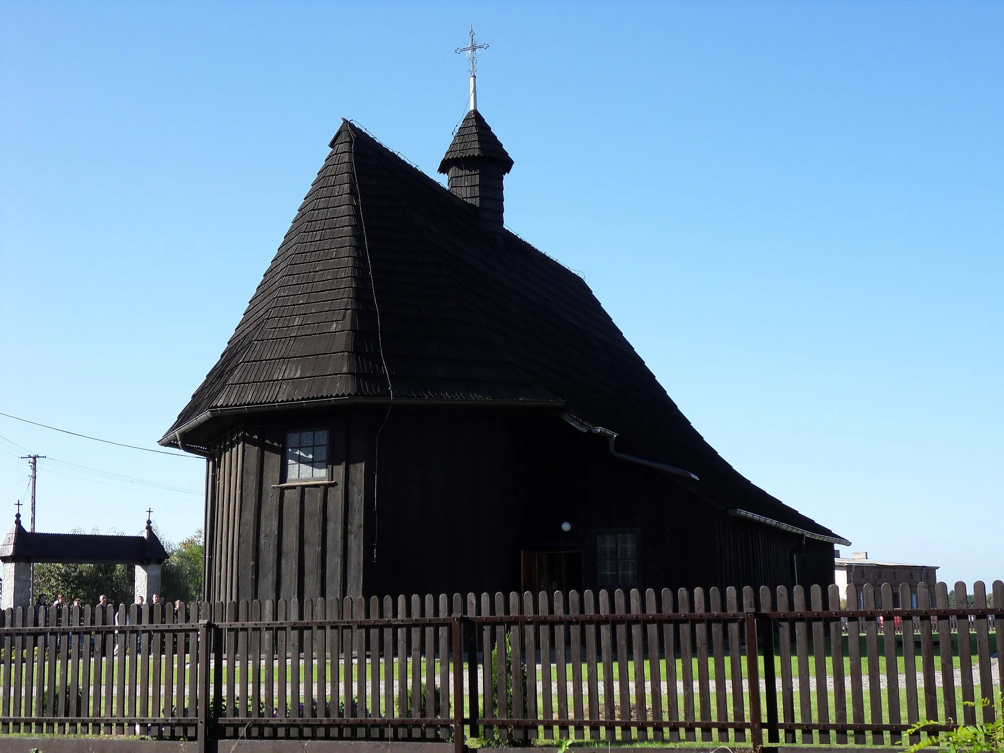 Photo showing: Bobrowniki - drewniany kościół pw. św. Barbary z XVII w., 1832 r., dzwonnica z 1. połowy XIX w., cmentarz kościelny (zabytek nr 704/Wlkp/A)