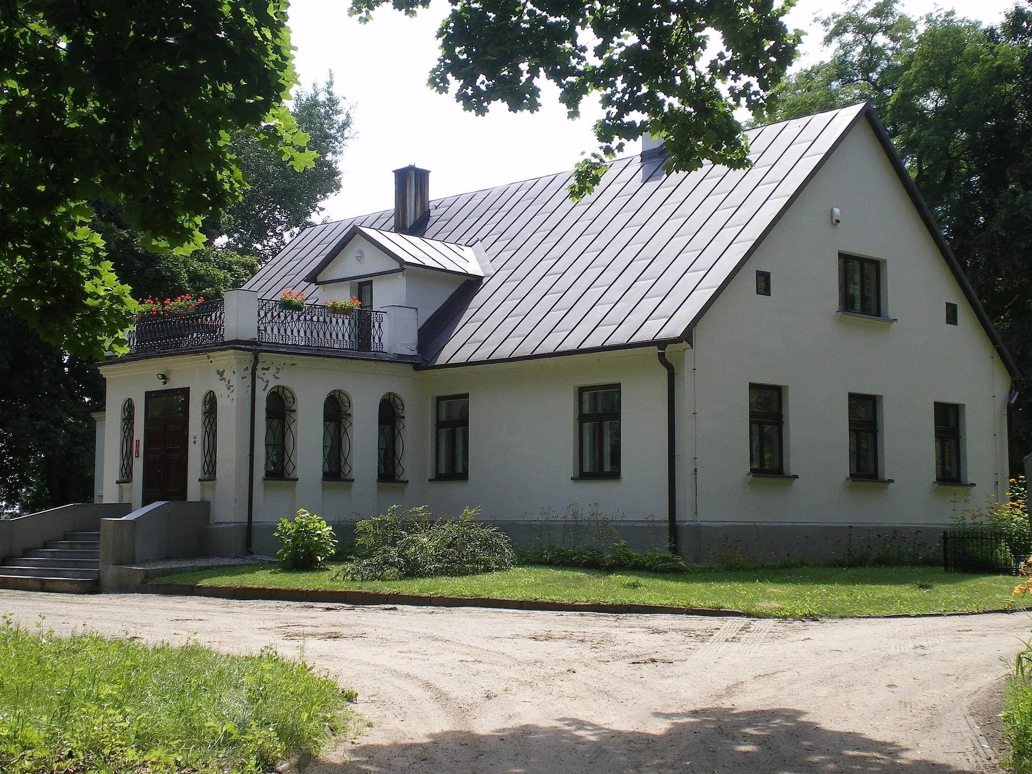 Photo showing: Bronów - dwór, XIX w.