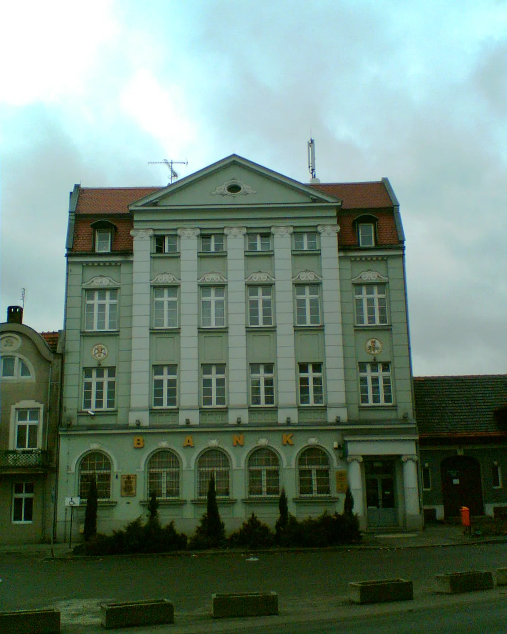 Photo showing: Gmach banku w Witkowie