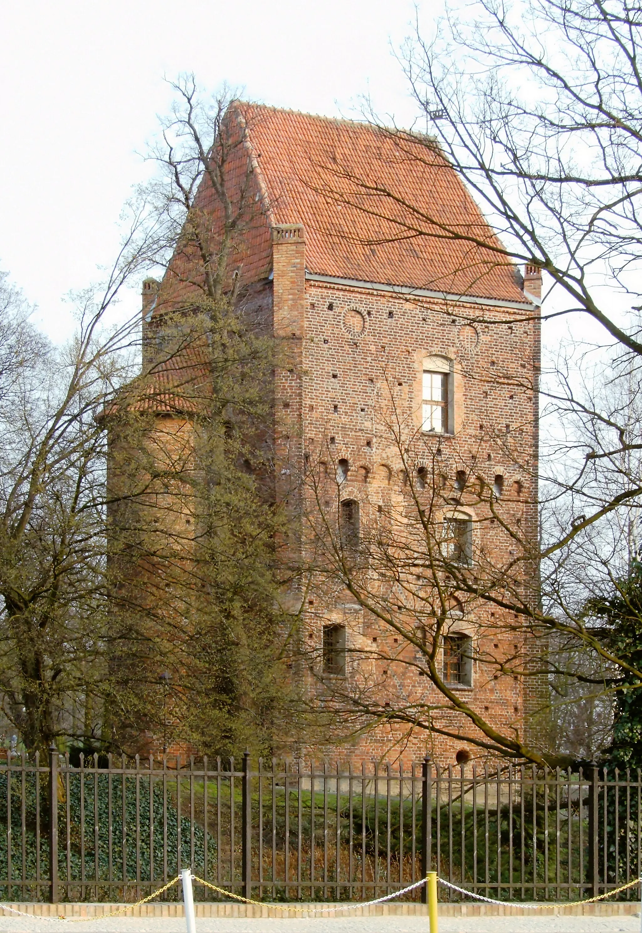 Photo showing: Szamotuły; baszta Halszki w zespole zamku Górków