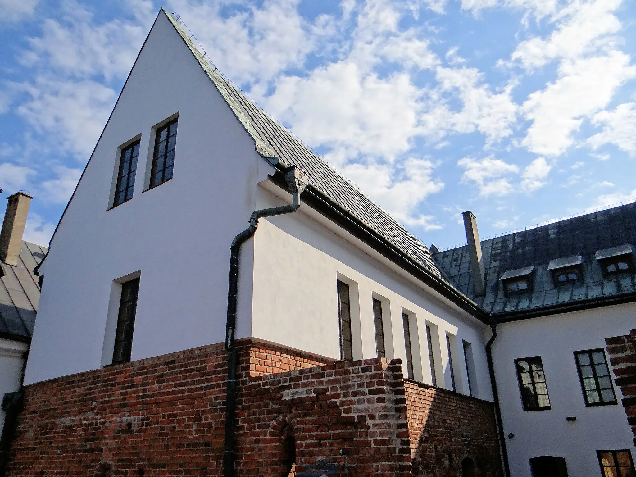 Photo showing: Fragment zamku w Gosławicach oglądany z dziedzińca zamkowego (wnętrza murów)