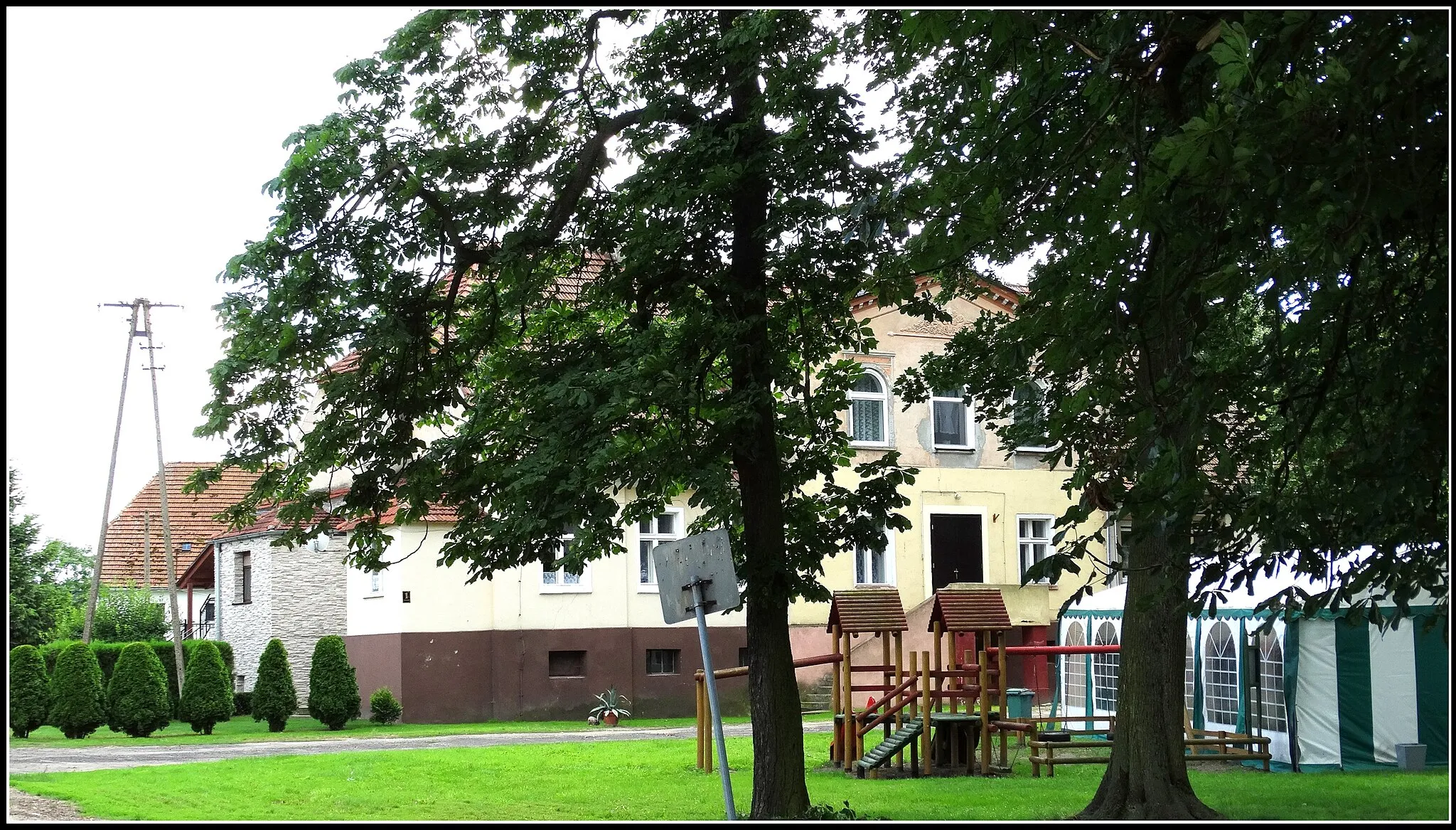 Photo showing: Chełkowo manor from the second quarter of the nineteenth century. - Rebuilt in the twentieth century. In the classical style. / Gm. Śmigiel / pow. kościański / Greater