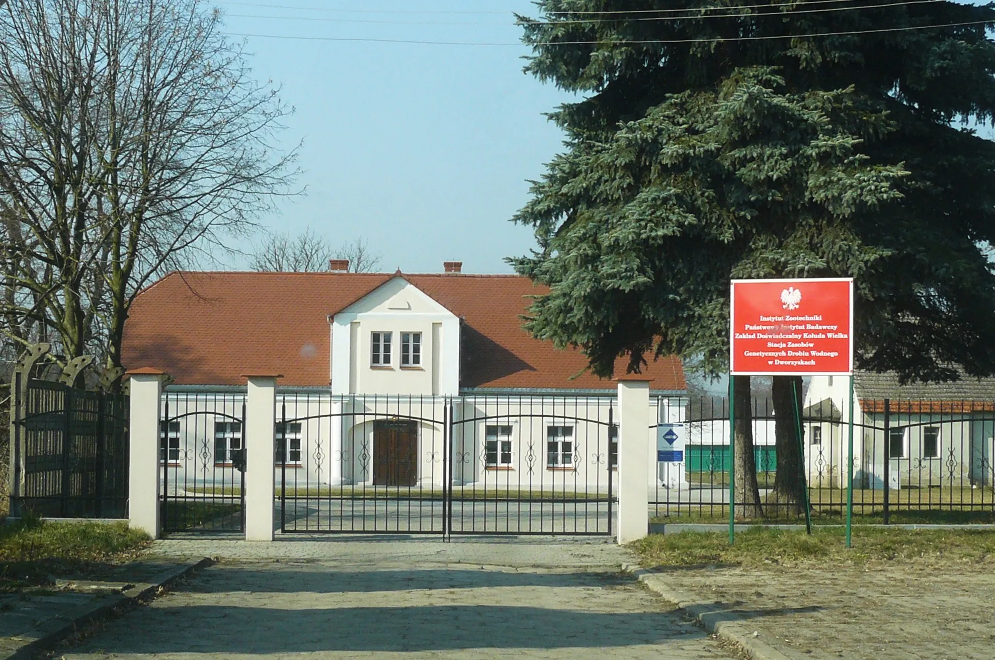 Photo showing: Instytut Zootechniki, Stacja Zasobów Genetycznych Drobiu Wodnego, Dworzyska.