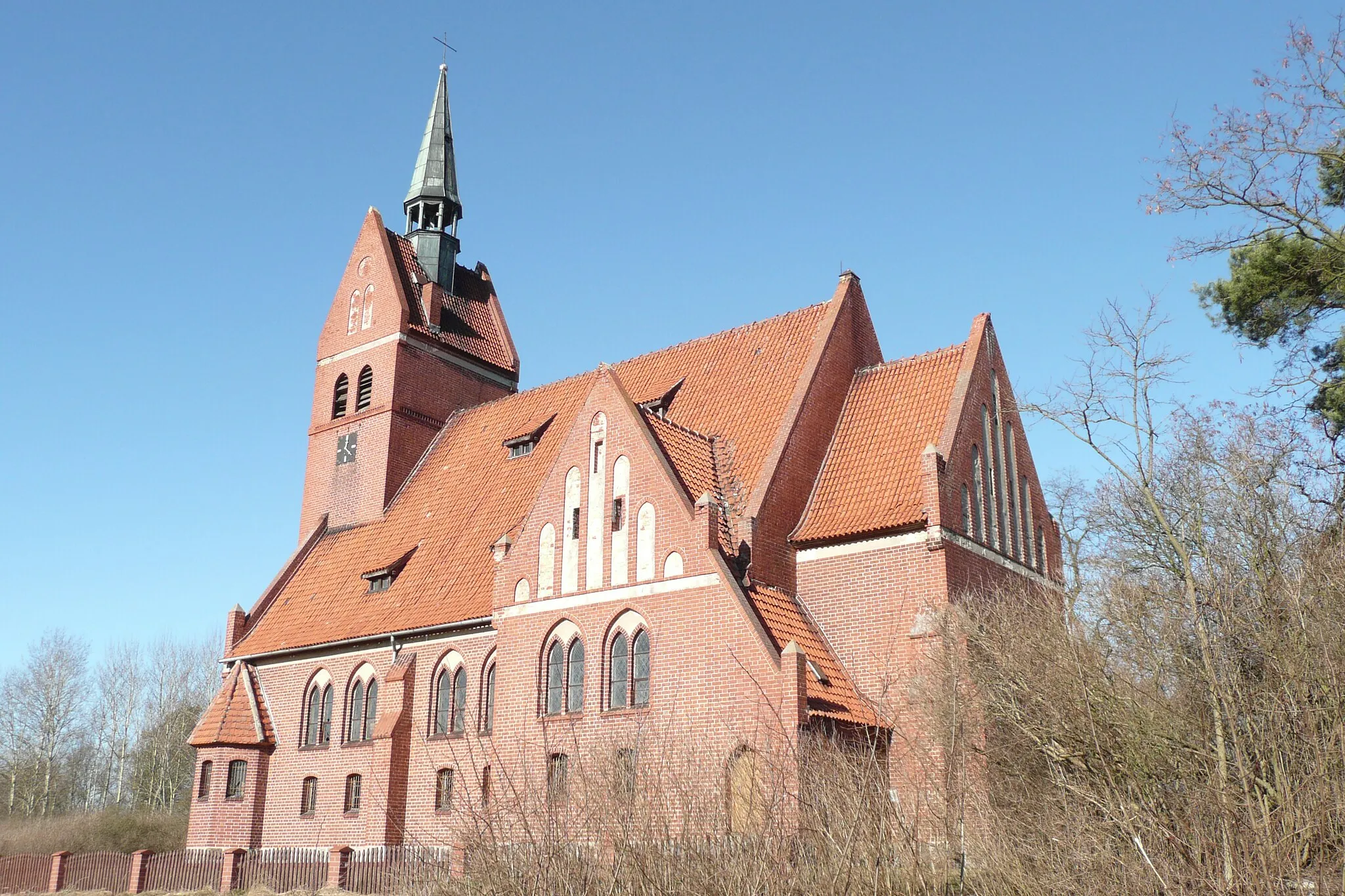 Photo showing: Lipia Góra, Zespół kościoła ewangelickiego, ob. rzym.-kat. Wniebowzięcia NMP