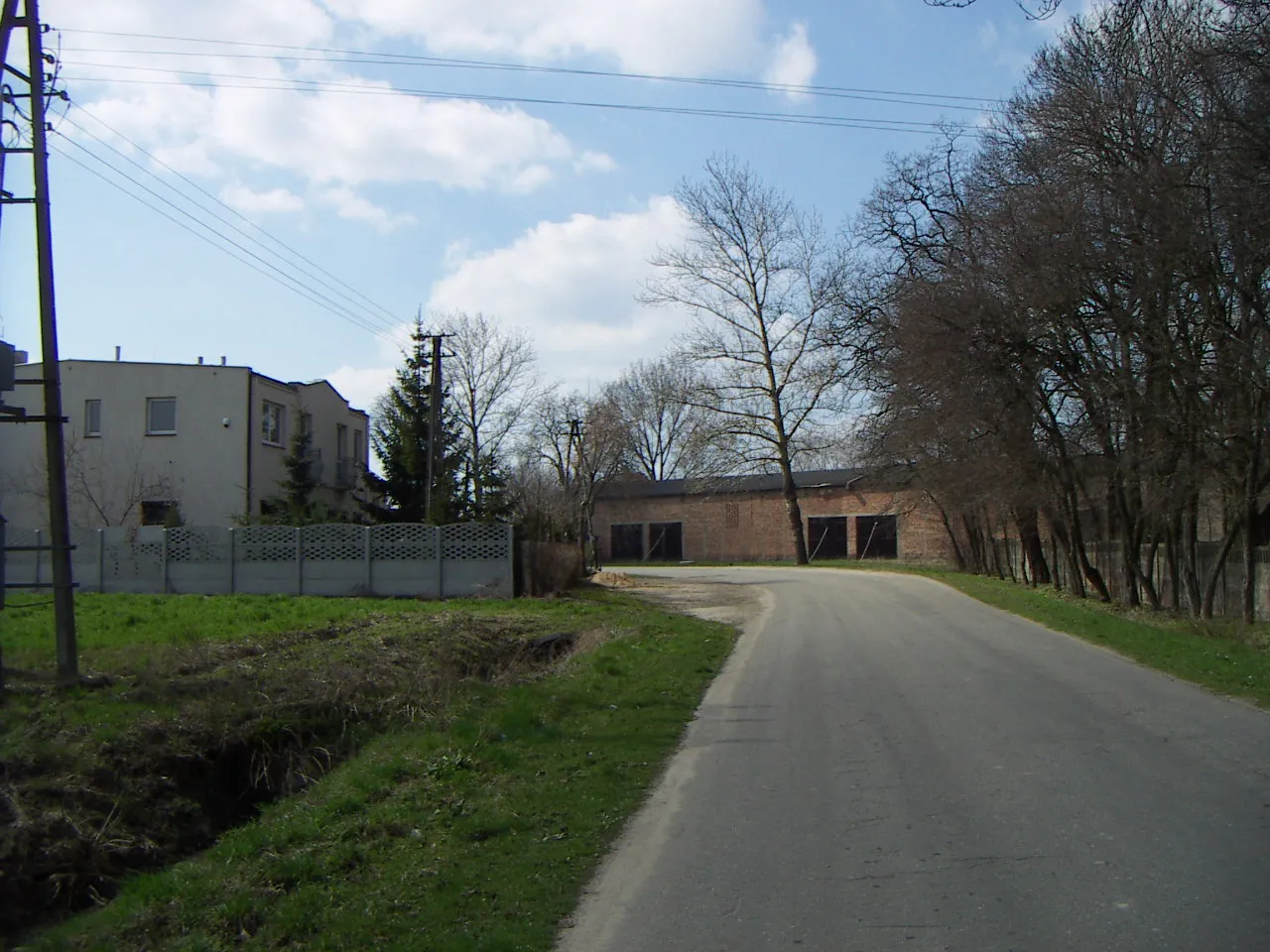 Photo showing: Modliszewo - droga w kierunku Zdziechowy.