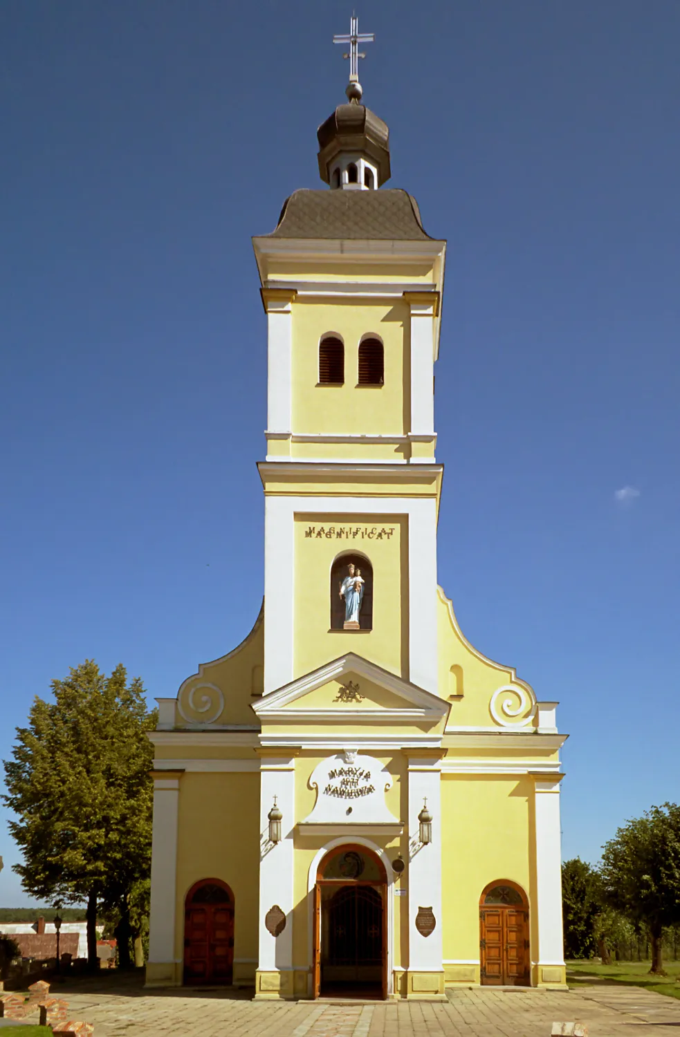Photo showing: Szamocin; parish church