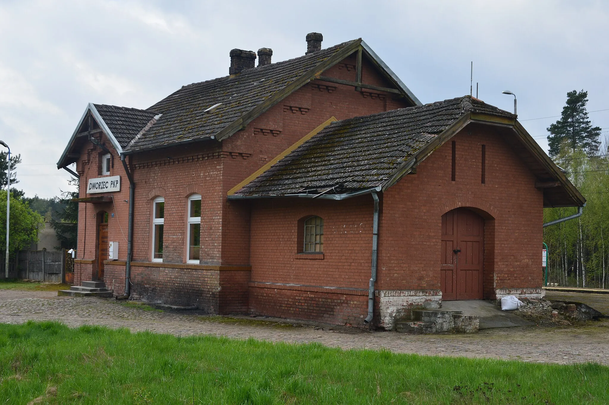 Photo showing: Ptusza train station