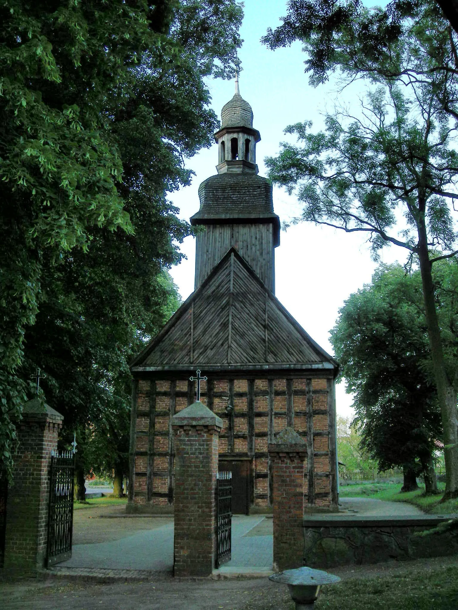 Photo showing: The church in Jaktorowo, Poland.