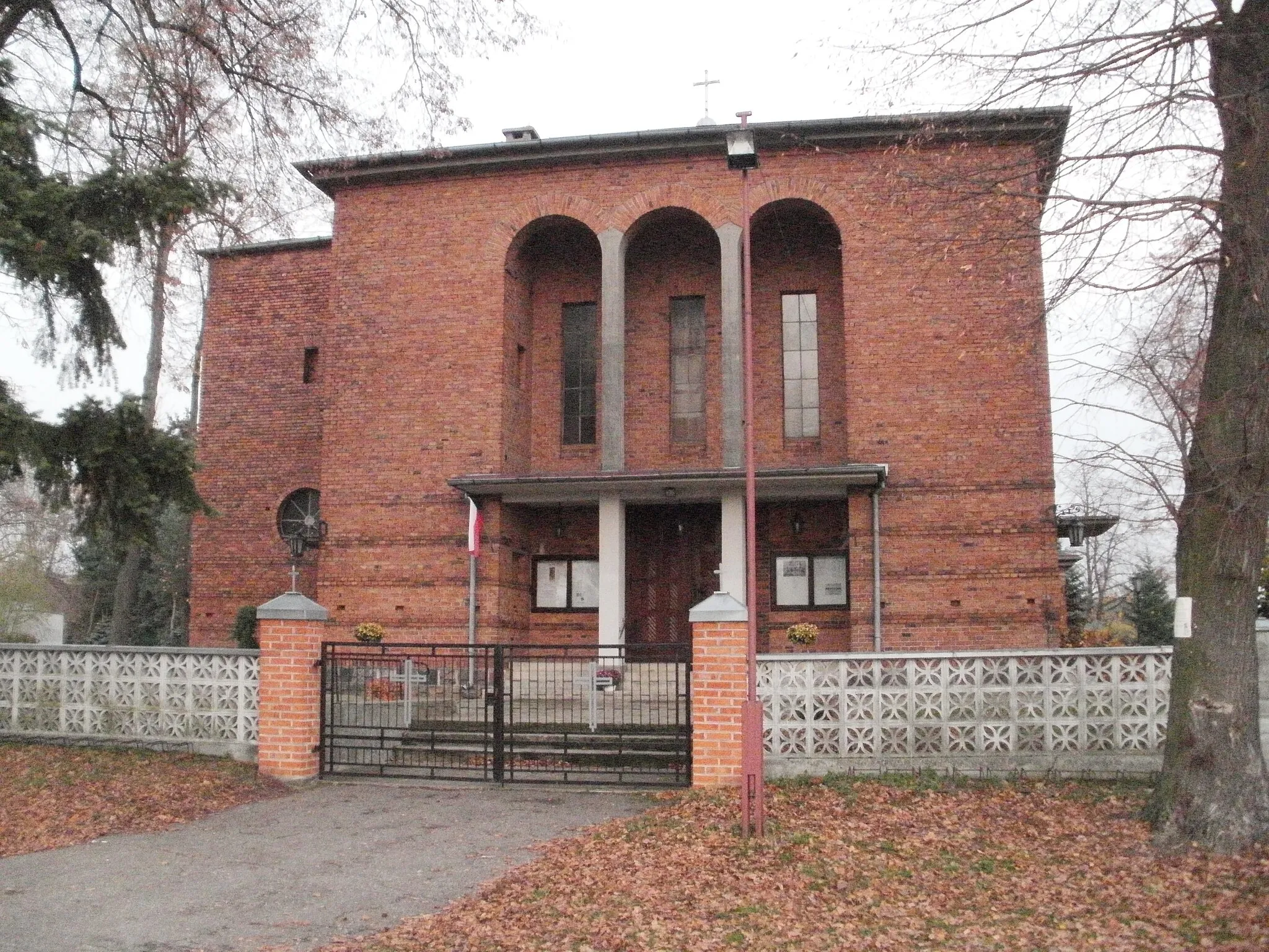 Photo showing: Church of St. Nicholas in Wszembórz