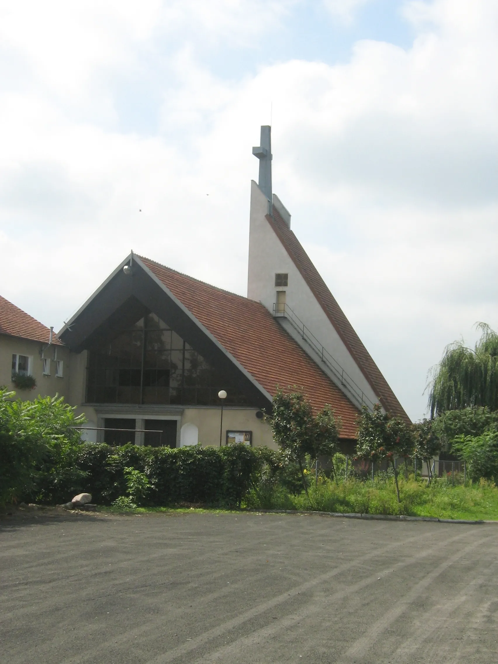 Photo showing: Kościół św. Brata Alberta w Wojnowicach (woj. wielkopolskie)