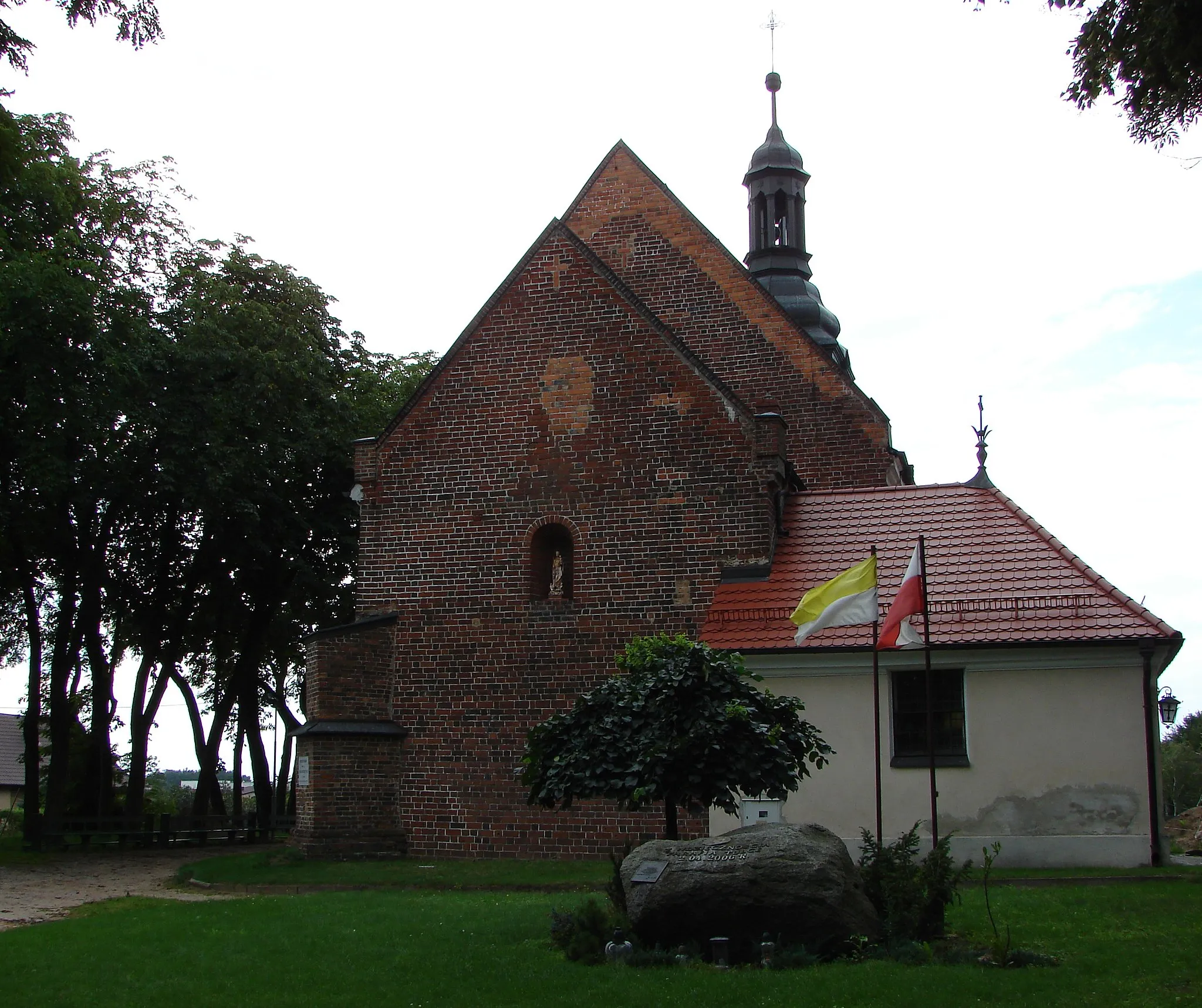 Photo showing: Tulce, Gmina Kleszczewo, Poland, church of Virgin Mary, XIII century