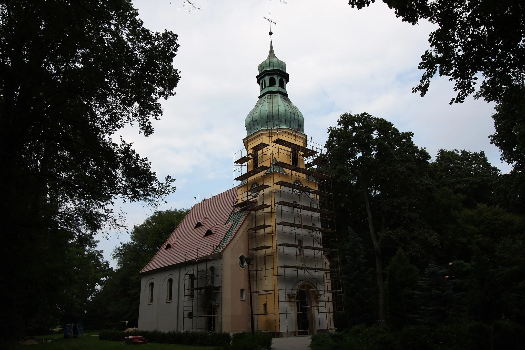 Photo showing: Tuchorza, kościół ewangelicki, ob. rzym.-kat. fil. p.w. śś. Apostołów Piotra i Pawła, mur., 1905-1906