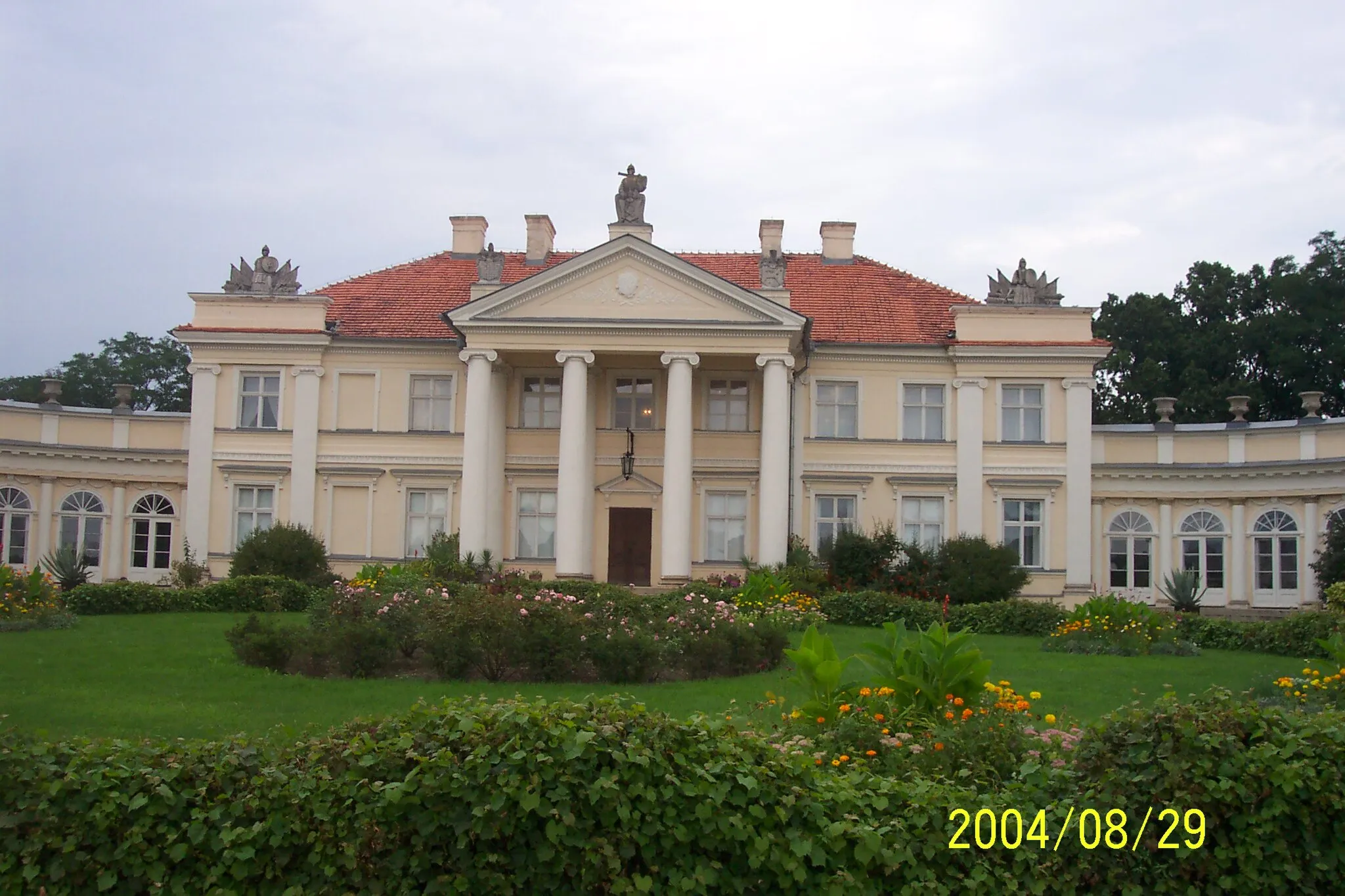 Photo showing: Wielkopolski okaz architektury klasycystycznej.
Pałac Gorzeńskich w Śmiełowie.