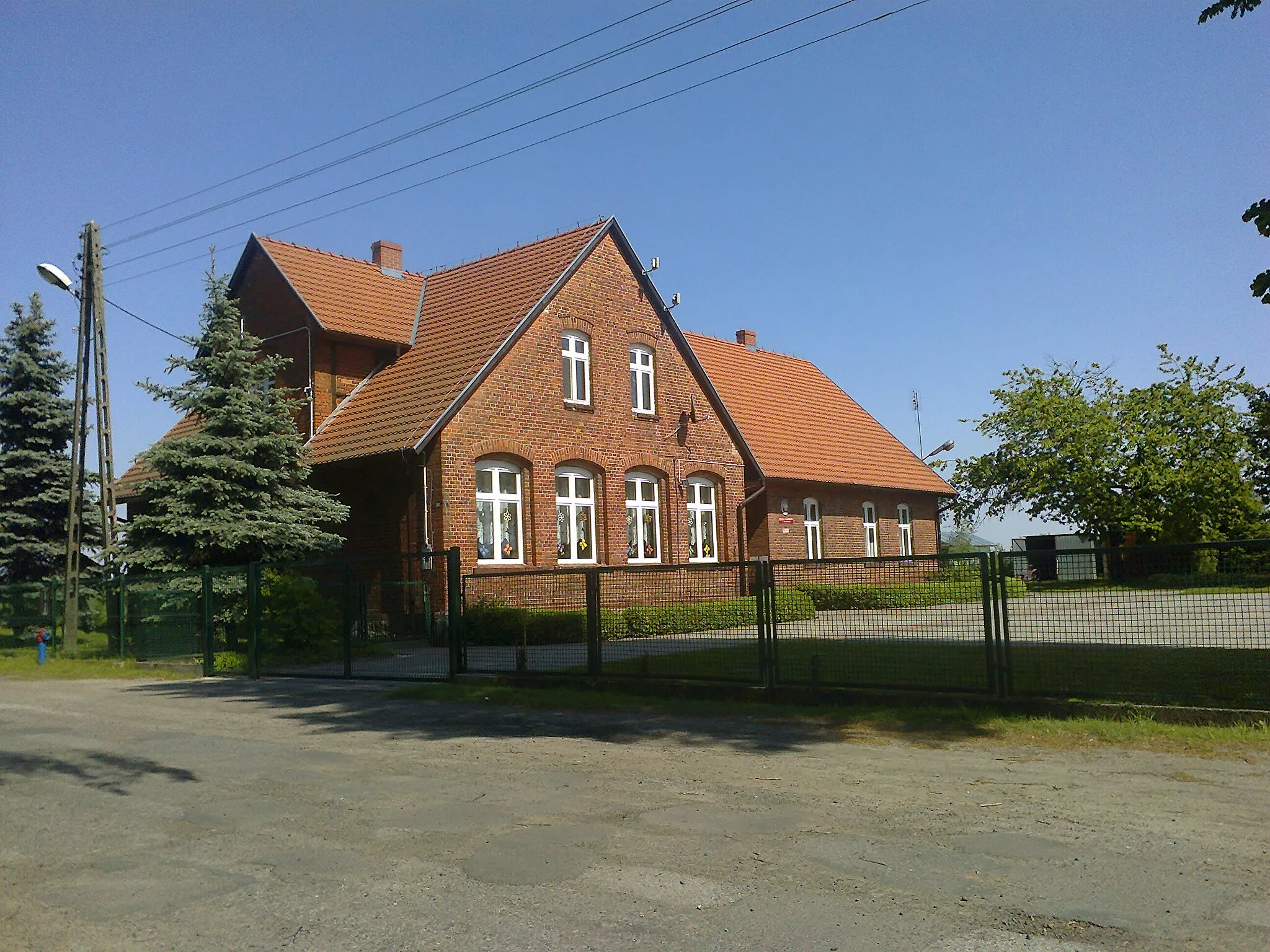 Photo showing: The Primary school in Słocin (Poland)