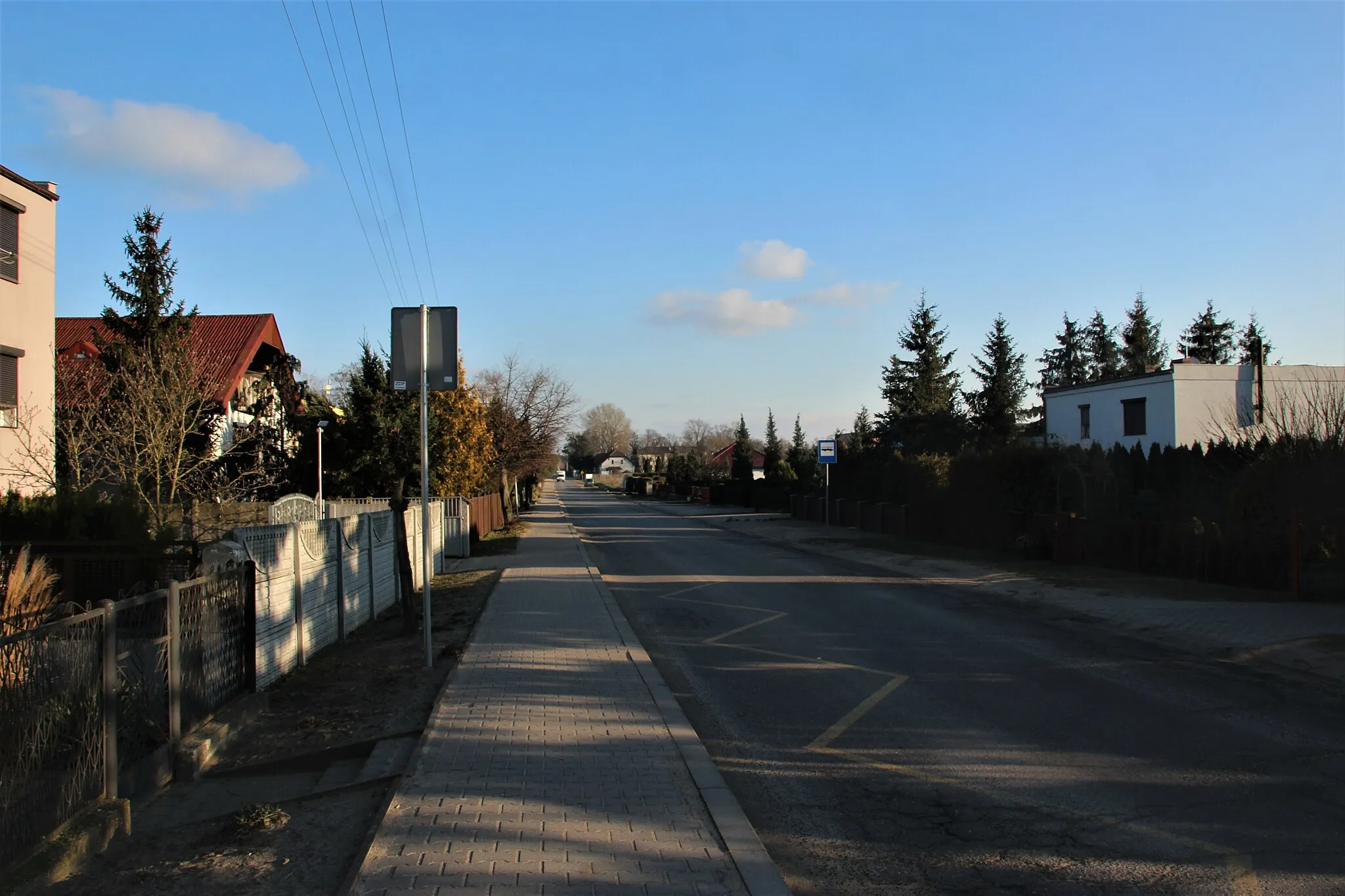 Photo showing: Przystanek autobusowy w miejscowości Skrzynki