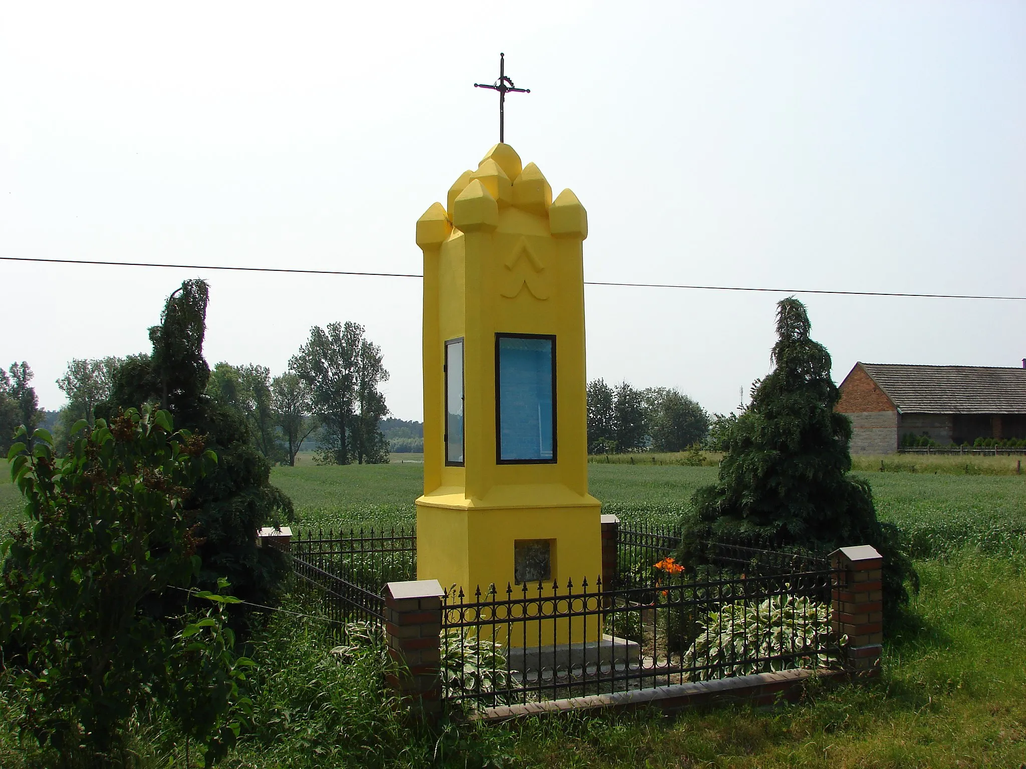 Photo showing: The wayside shrine.