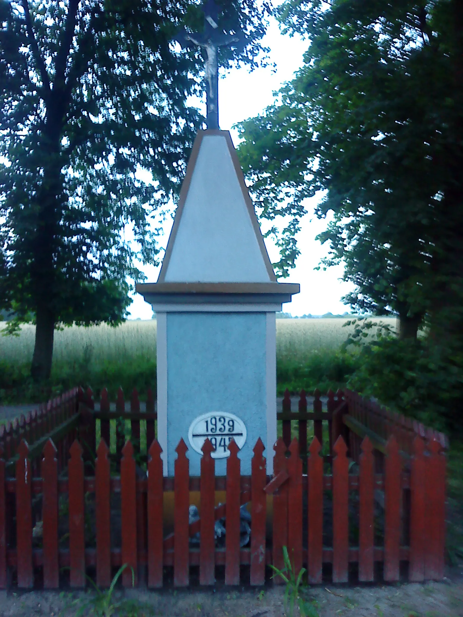 Photo showing: Pomnik w Ruchocinie upamiętniający ofiary okupacji niemieckiej.