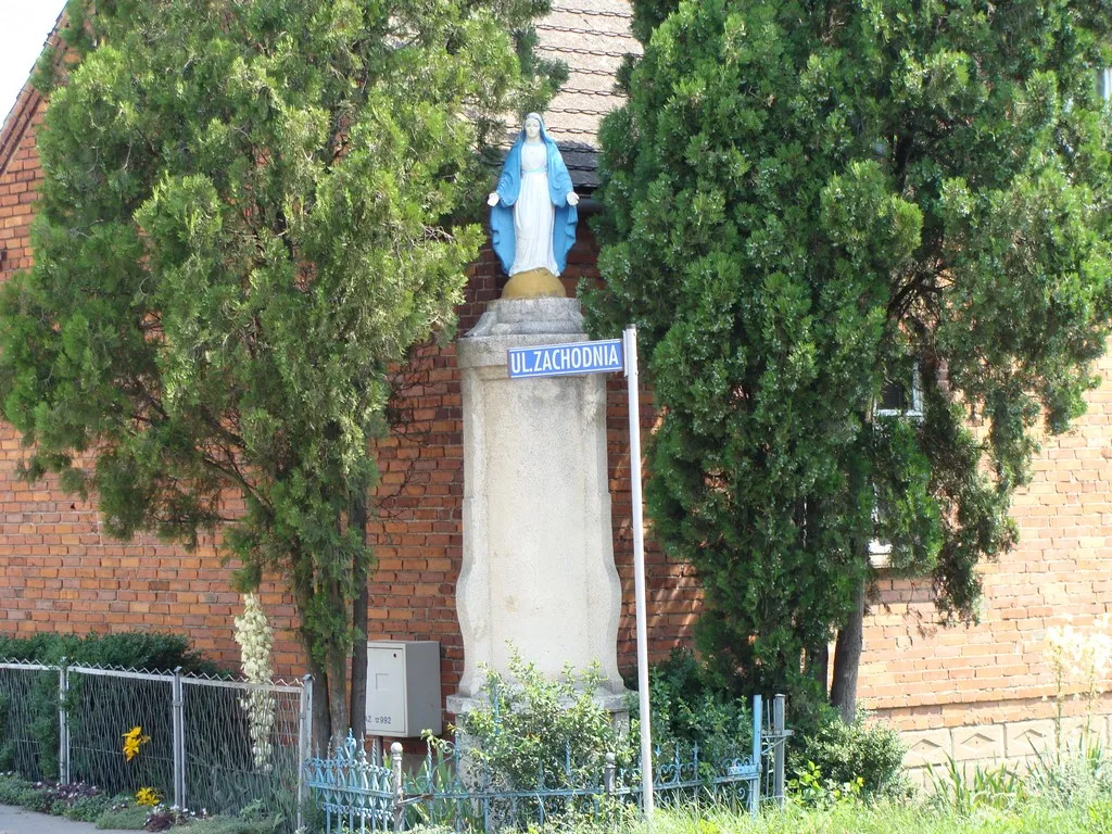Photo showing: Pysząca, roadside shrine.