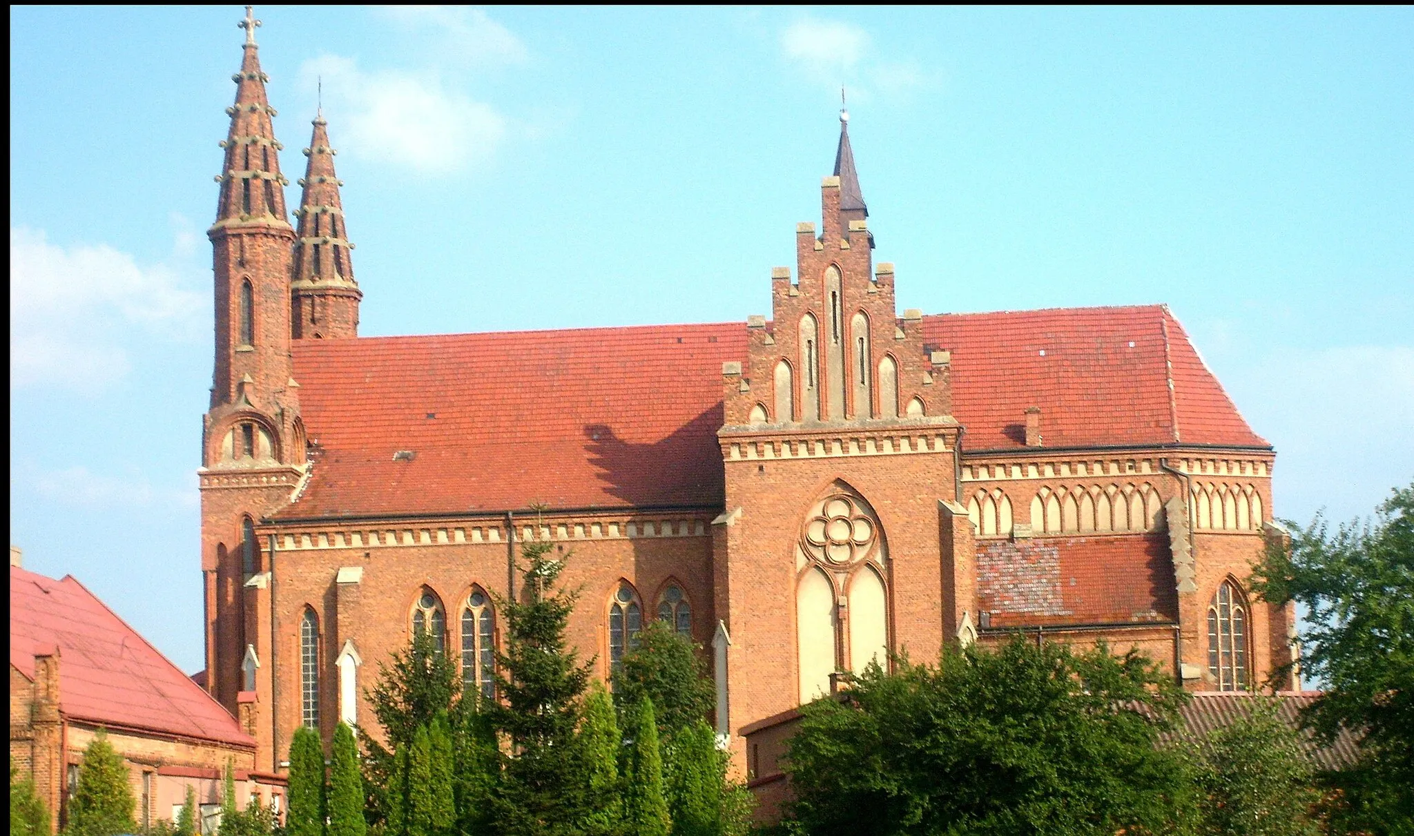 Photo showing: Przedecz. Widok na kościół św. Rodziny