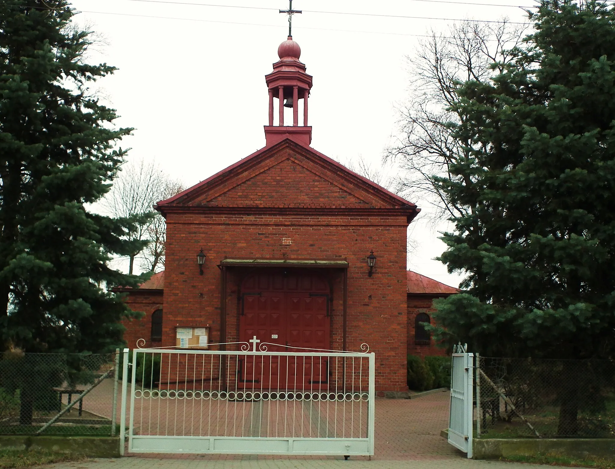 Photo showing: Kościół fil. św. St. Kostki w Pławcach.