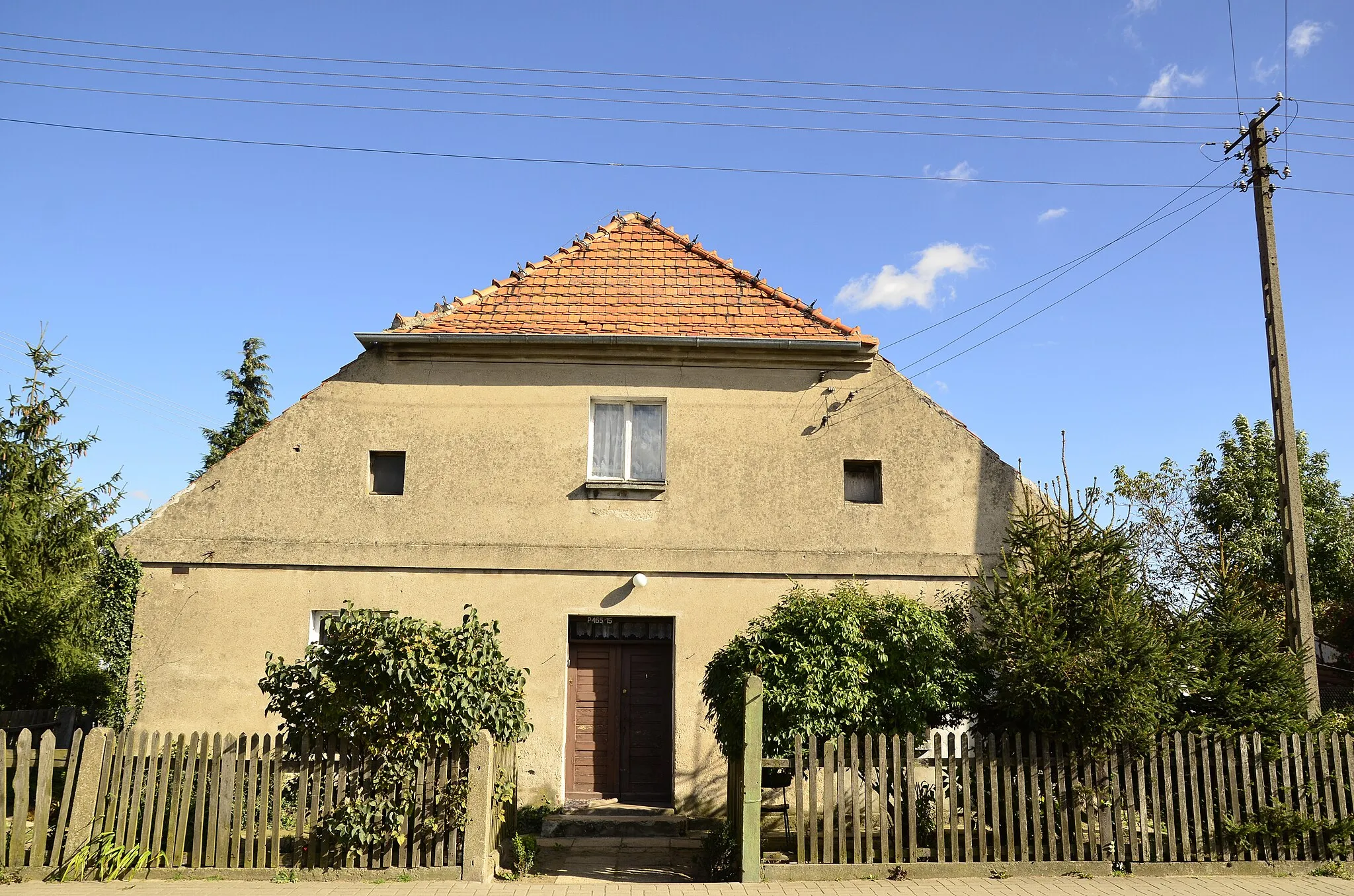 Photo showing: dawny szpital, obecnie dom nr 10 z 1. poł. XIX w.
Pakosław, Lwówek