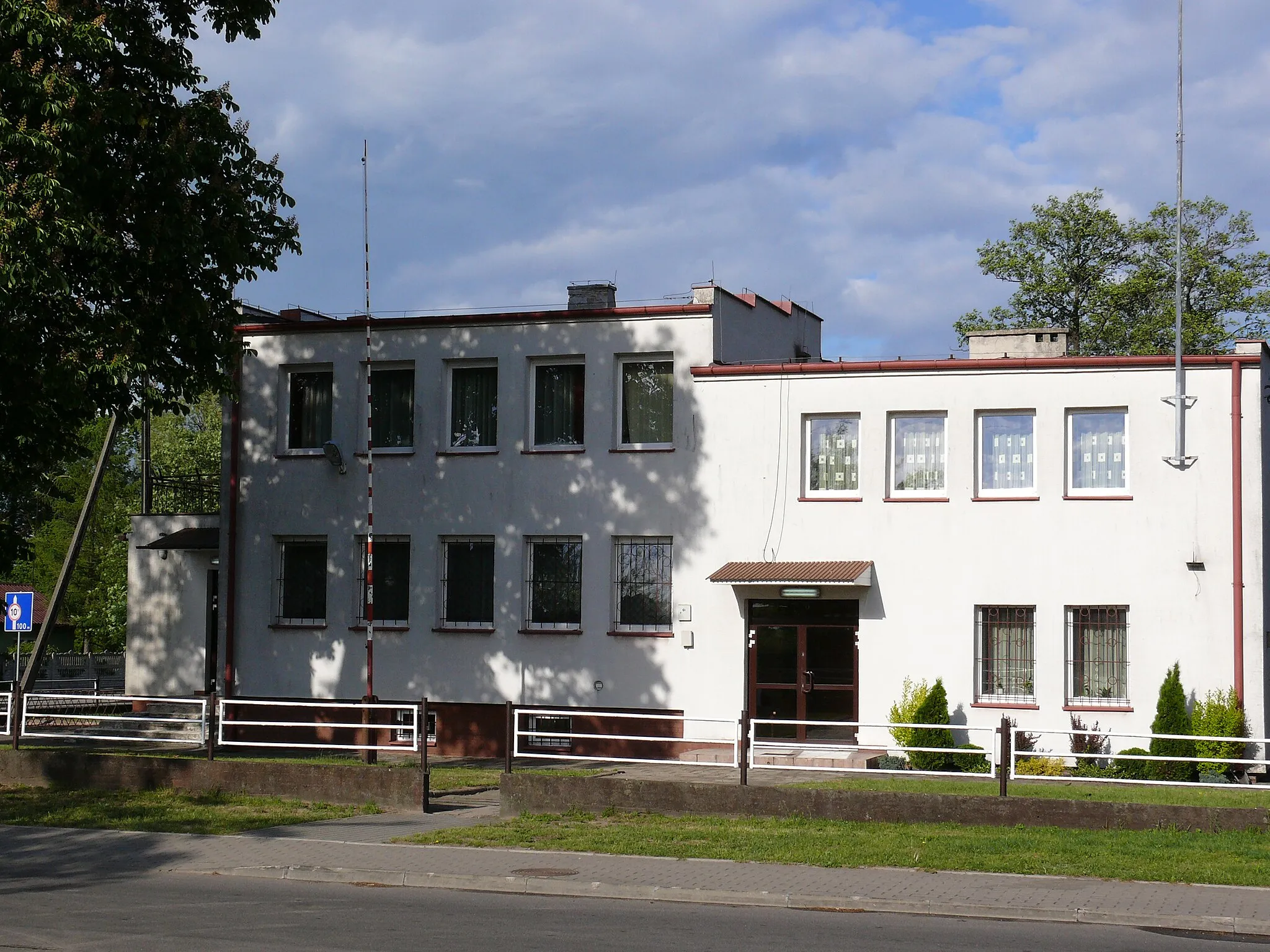 Photo showing: Urząd Gminy w Olszówce