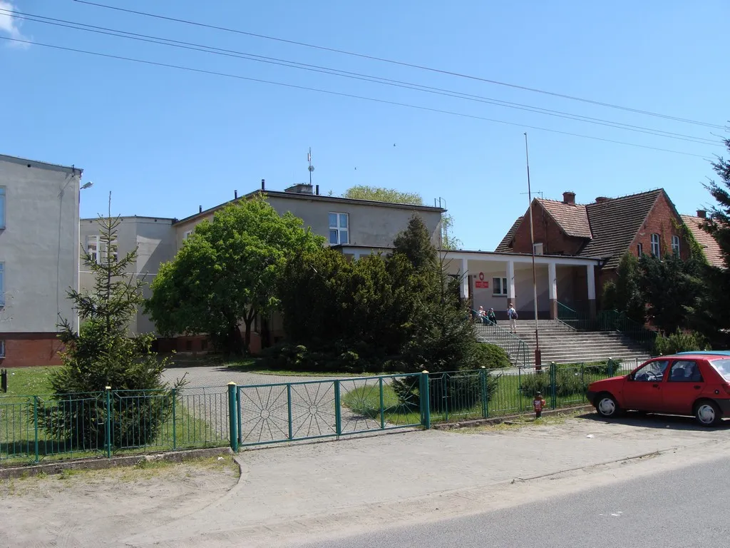 Photo showing: Nochowo, Primary School and Gymnasium.