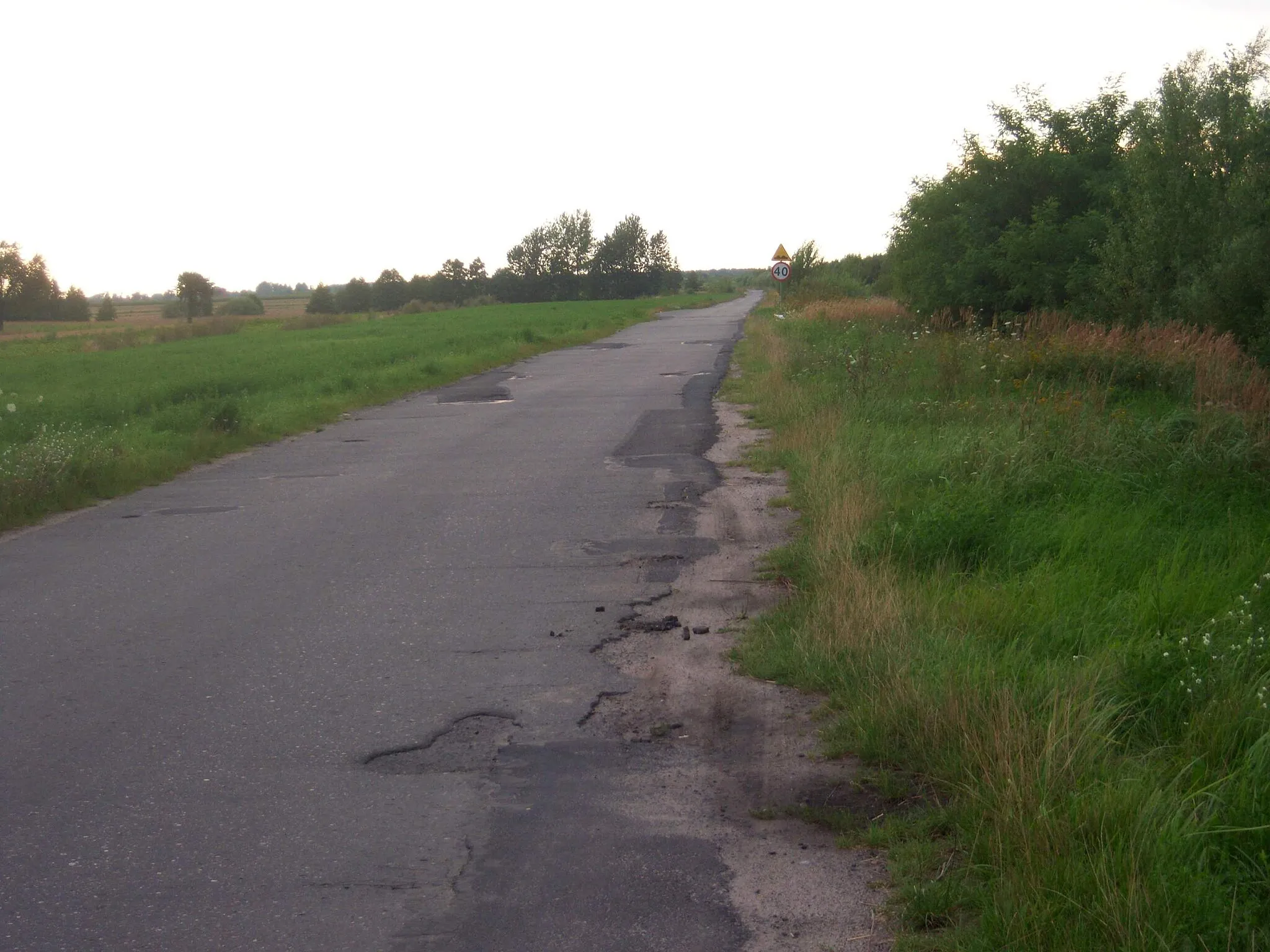 Photo showing: Municipal/aftermined road to Komorowo