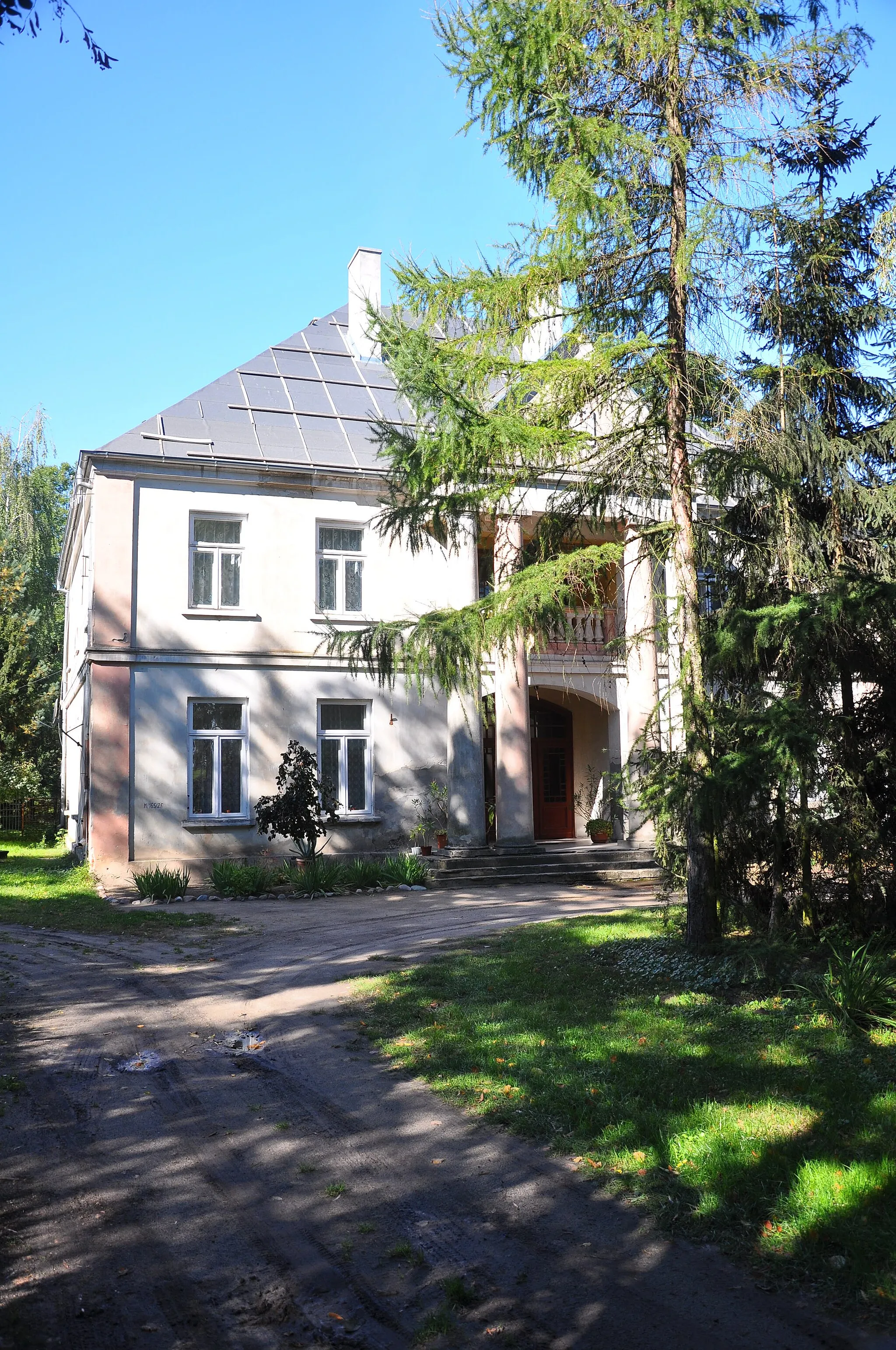 Photo showing: zespół dworski: dwór I z połowy XIX w., dwór II z 1920 r., park z lat 1920-25 {Wiki Loves Monuments 2012}
Mchowo, Babiak