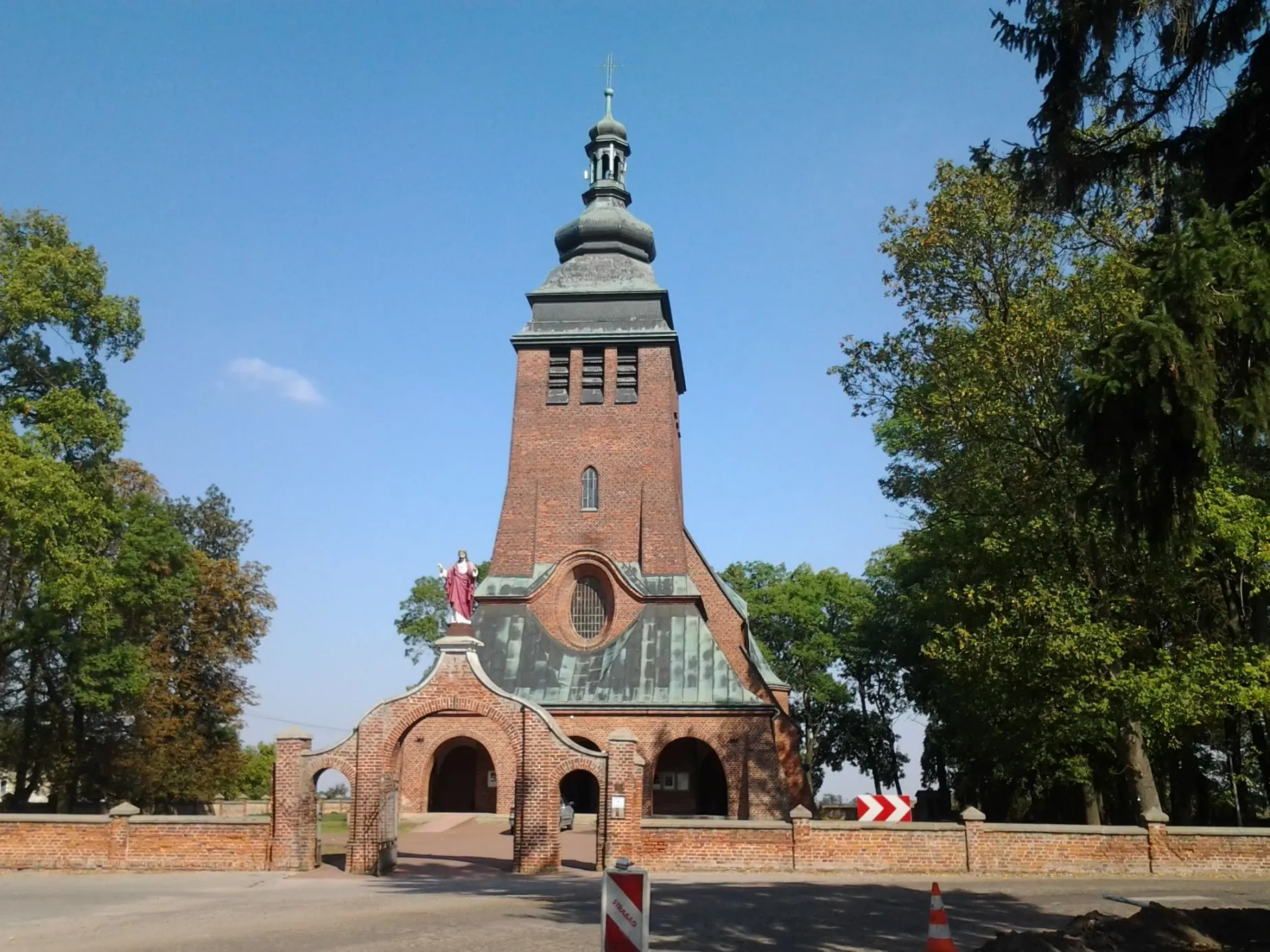 Photo showing: Kościół Matki Boskiej Częstochowskiej w Mąkoszynie powiat koniński wybudowany przez ks. Wincentego Wrzalińskiego