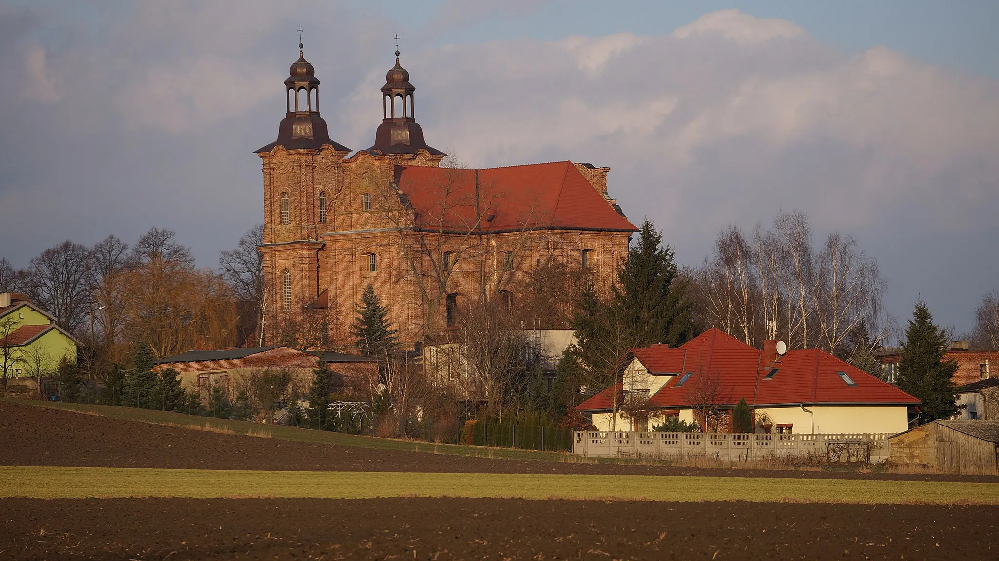 Photo showing: Kościół św. Mikołaja Biskupa w Lądku, widok od strony południowo-zachodniej.