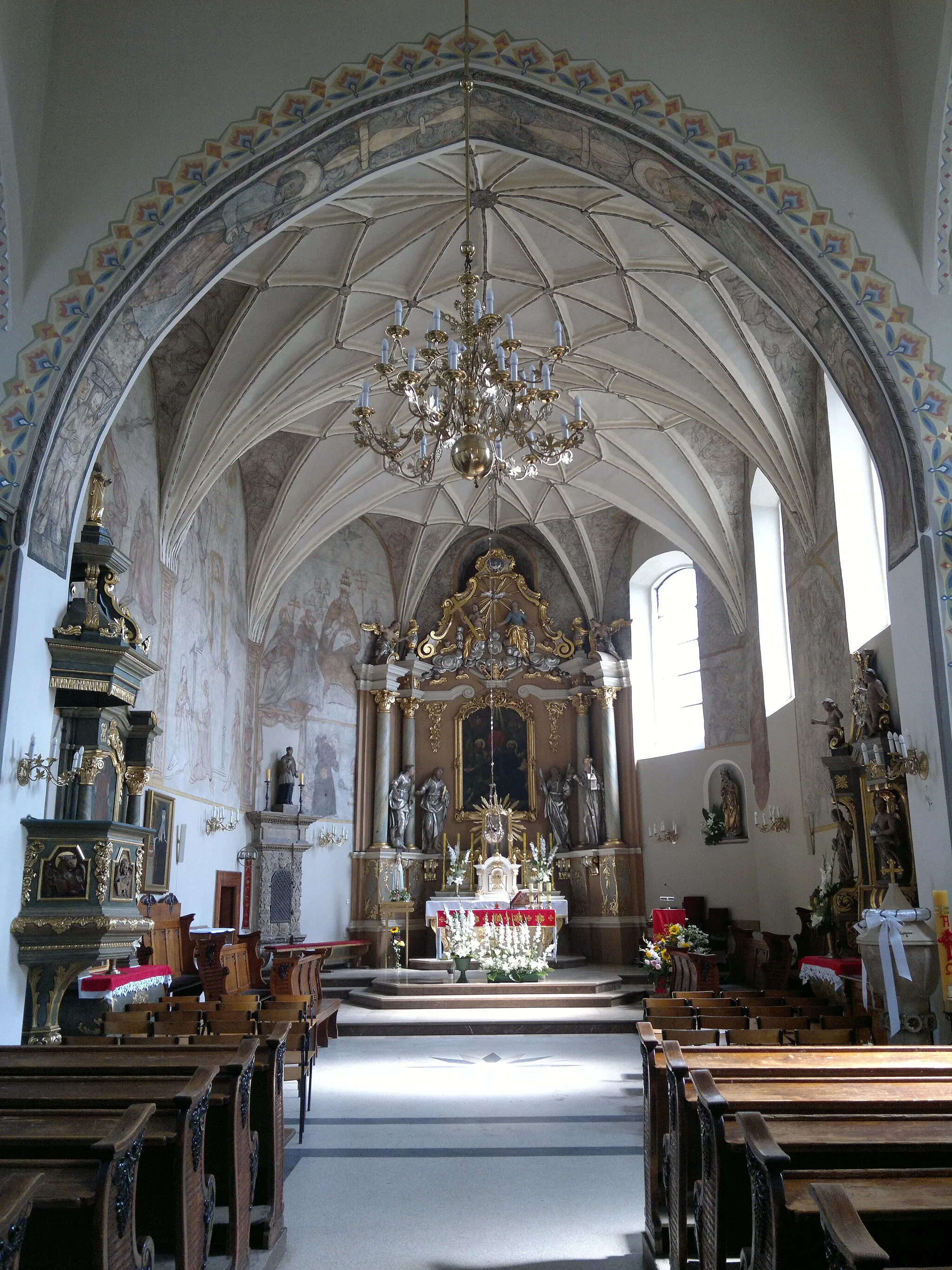 Photo showing: Nawa główna, prezbiterium i ołtarz kościoła pw. św. App. Piotra i Pawła w Kostrzynie