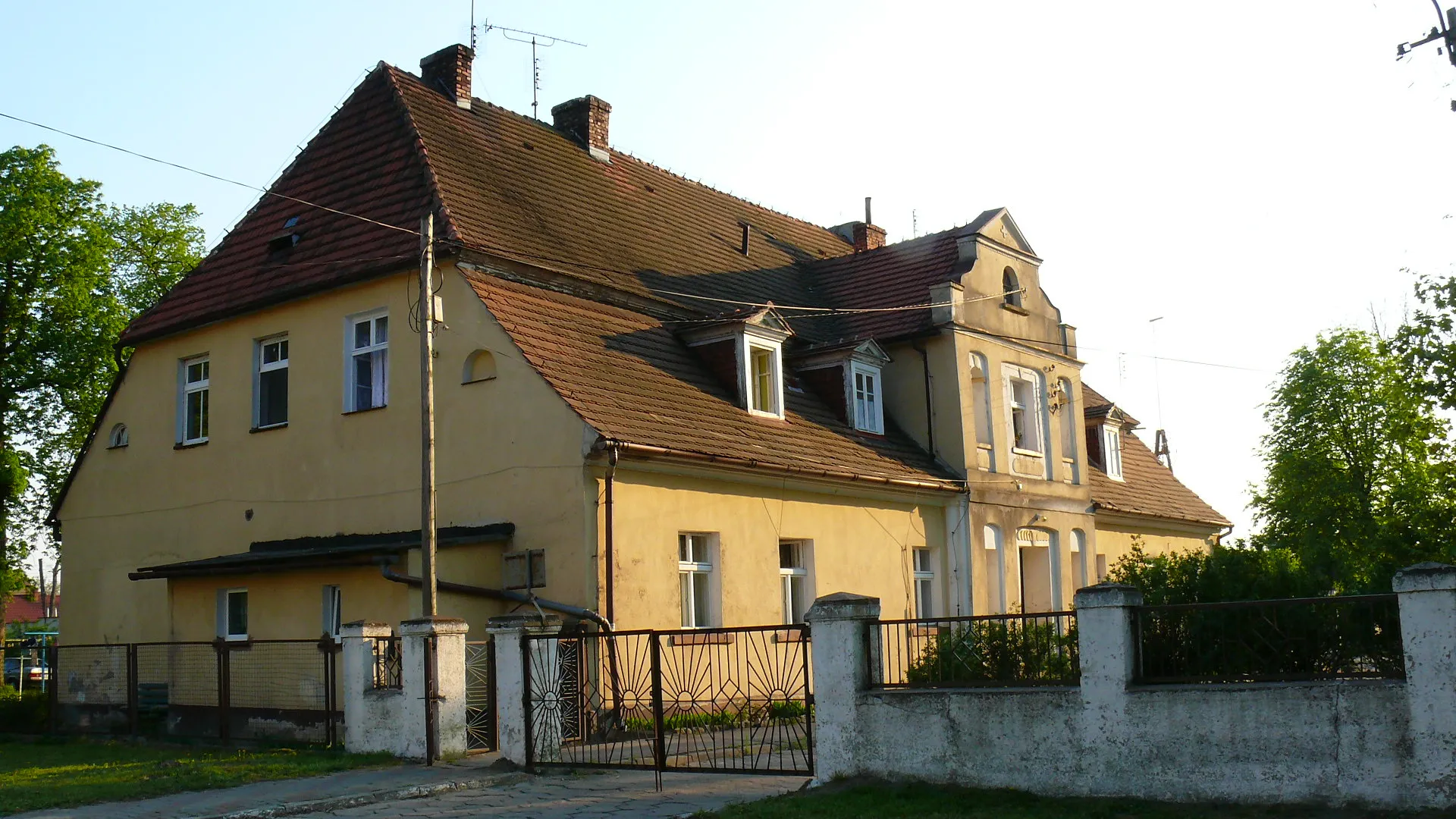 Photo showing: Kosieczyn - dwór Lossowów