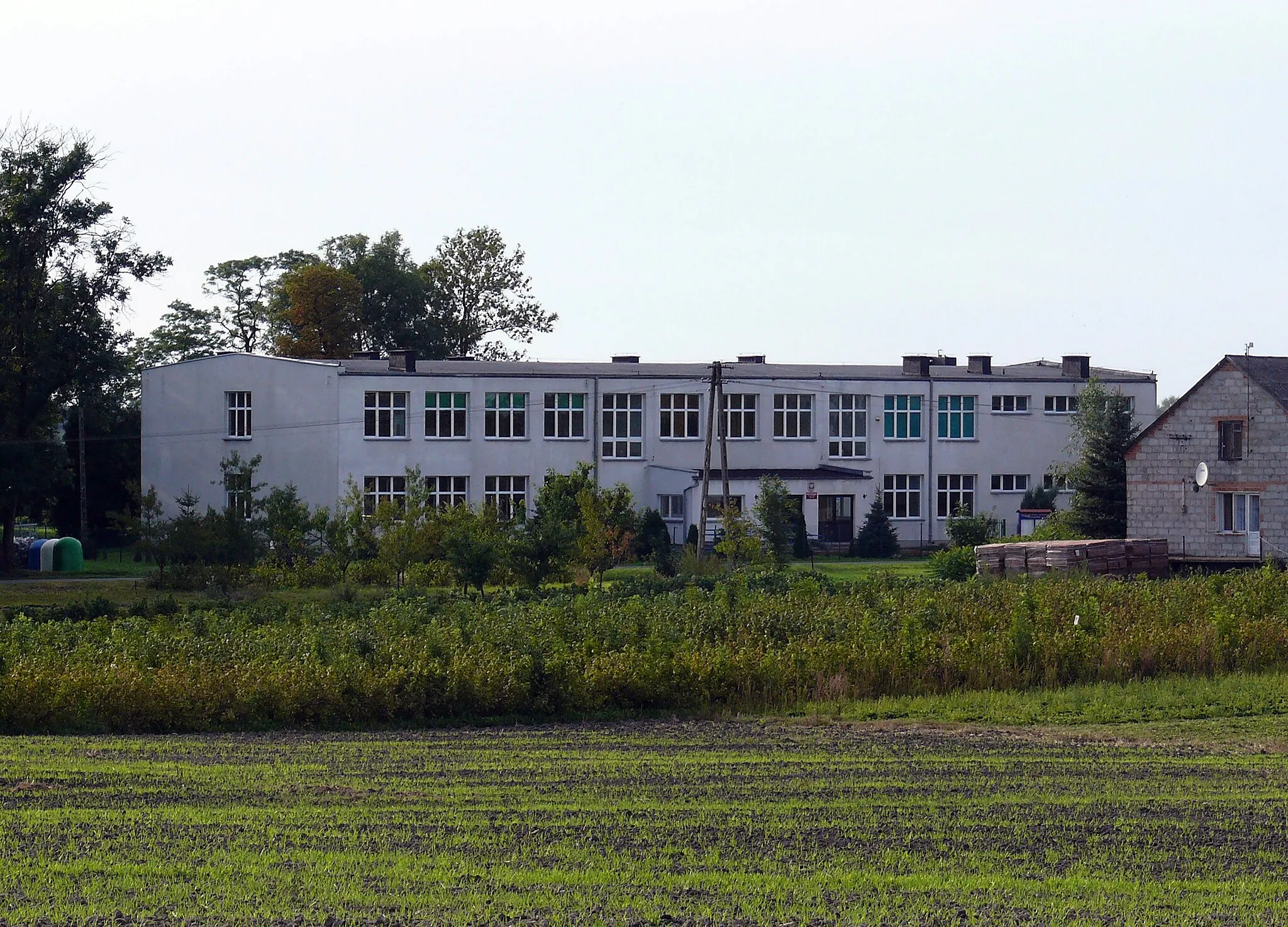 Photo showing: gmach Szkoły Podstawowej w Bylicach-Kolonii