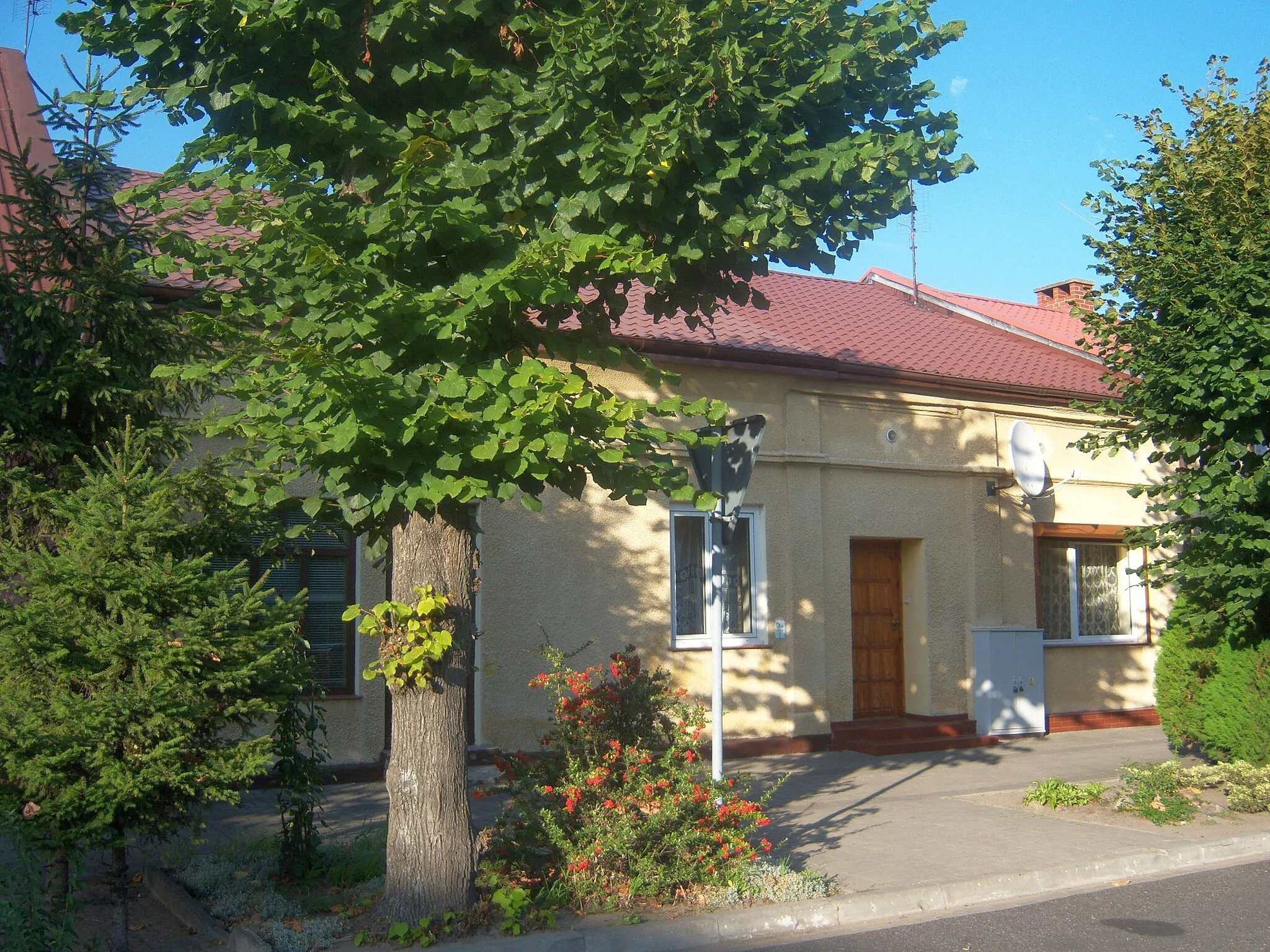 Photo showing: dom przy pl. Kościuszki 16 z 1. połowy XIX w.