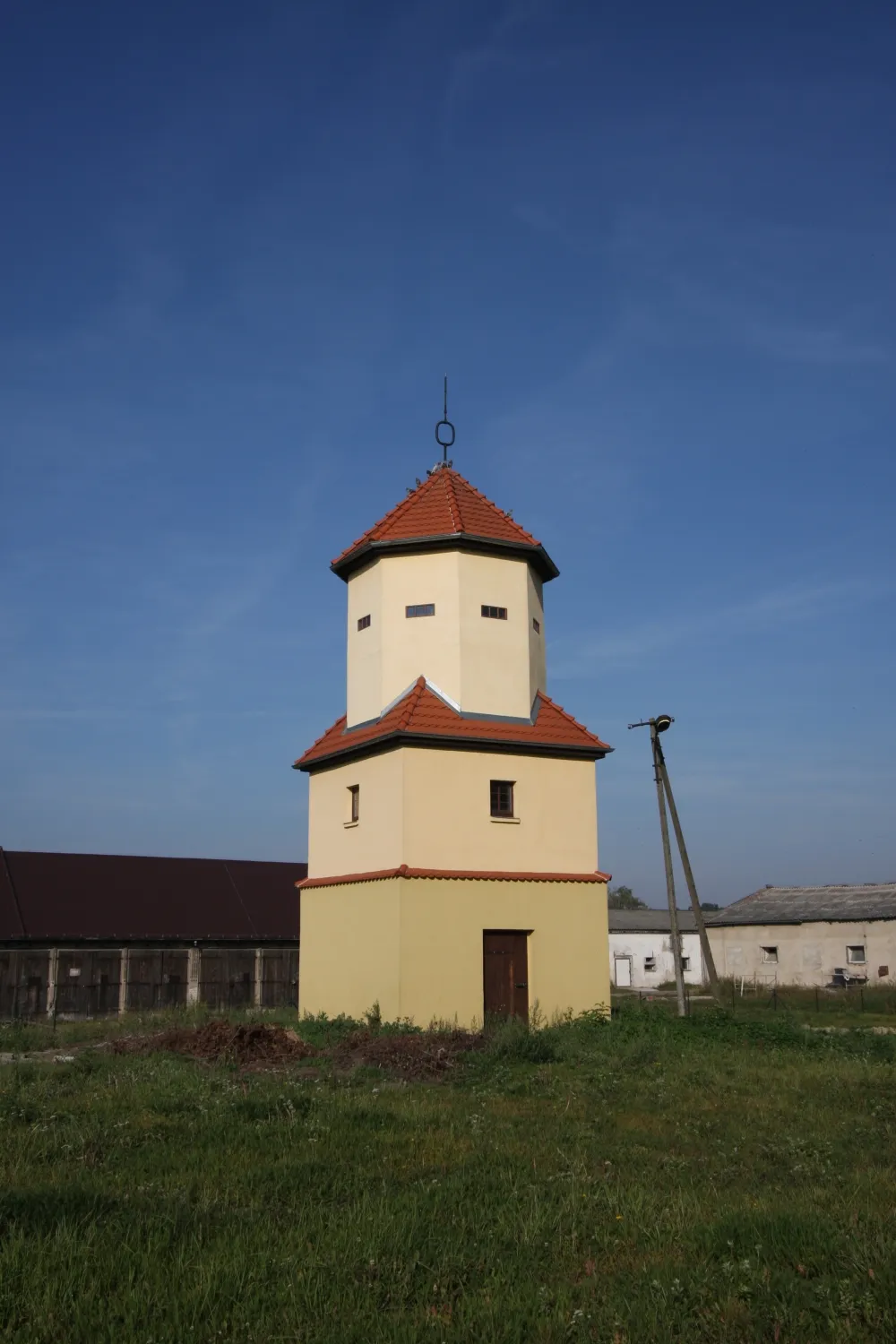 Photo showing: Kiełpiny, hydrofornia, w zespole dworsko-folwarczny, mur., 1930