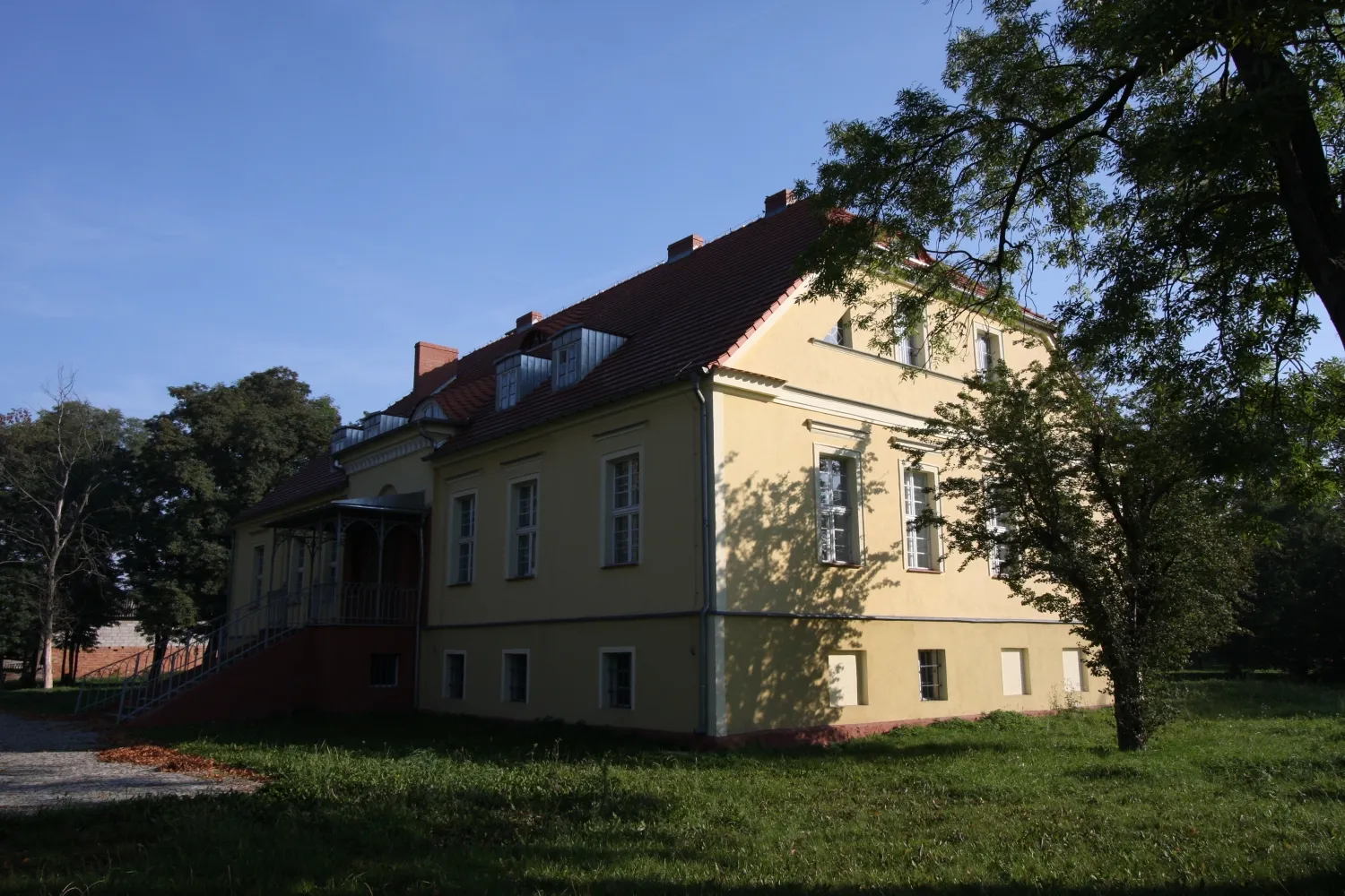 Photo showing: Kiełpiny, dwór, mur., 1861