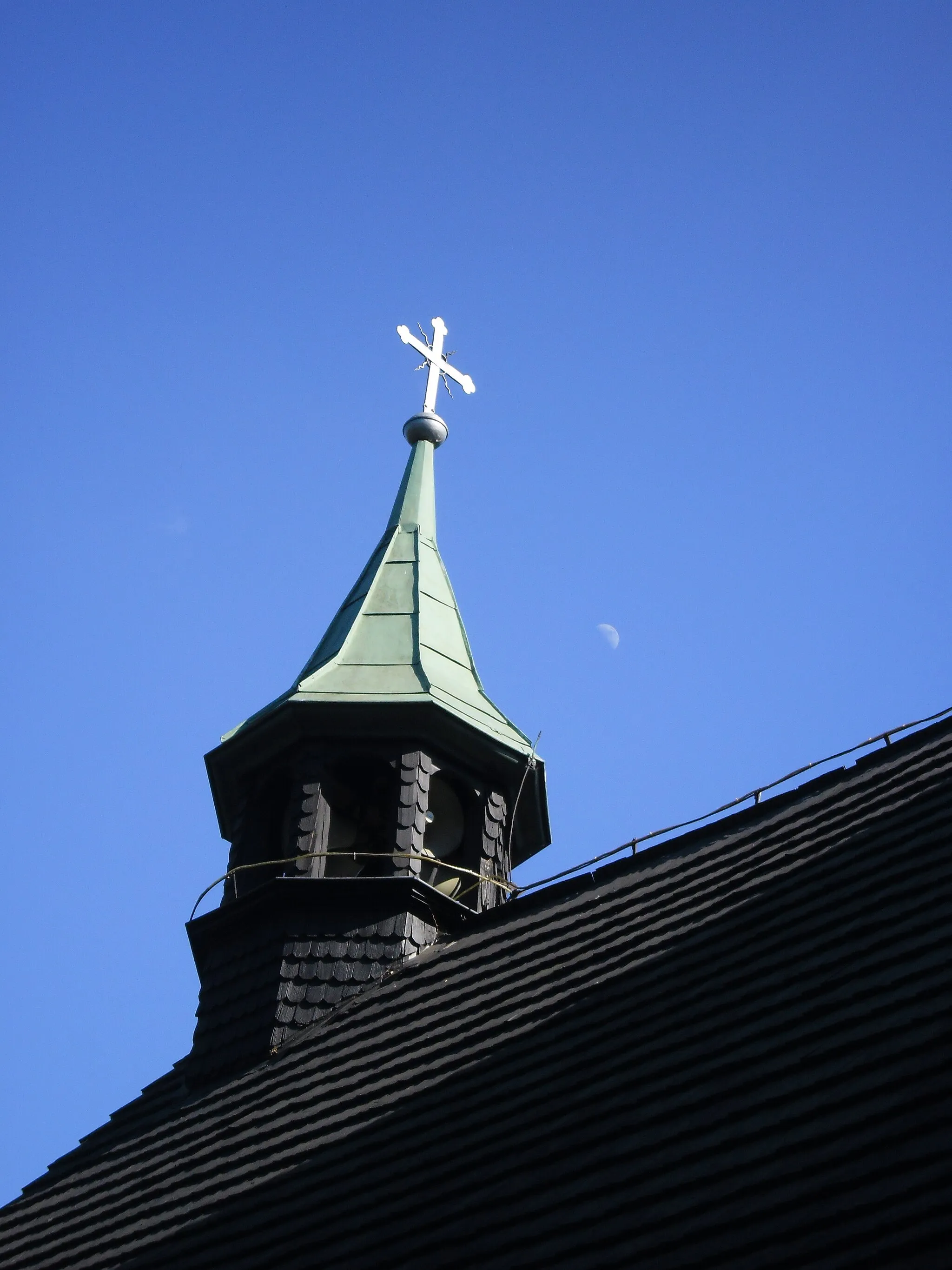 Photo showing: Flèche on the church in Grzybowo of the copper roof was built in the twenties.
