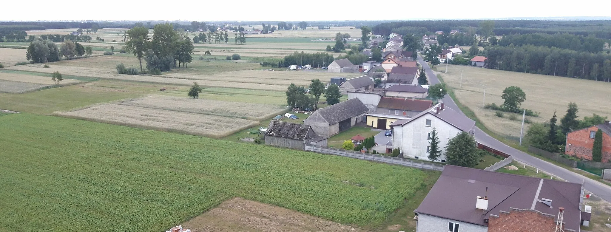 Photo showing: Południowa część wsi widziana z wysokości 30m.