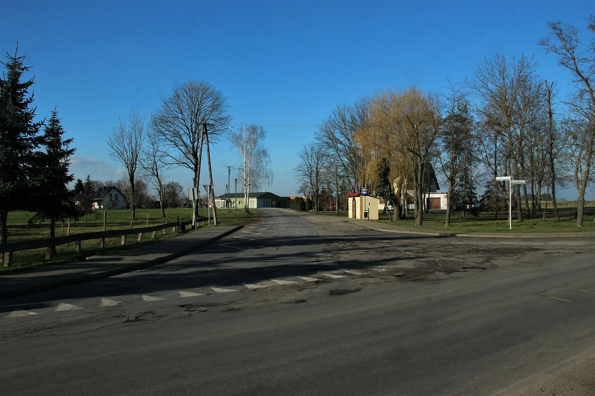 Photo showing: Przystanek autobusowy w miejscowości Dakowy Suche
