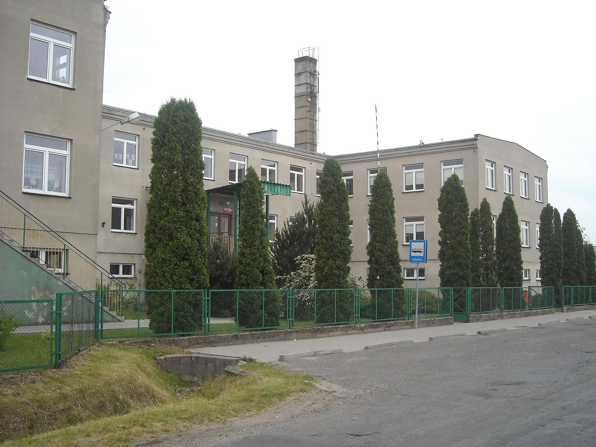 Photo showing: Primary School in Chwalibogowo