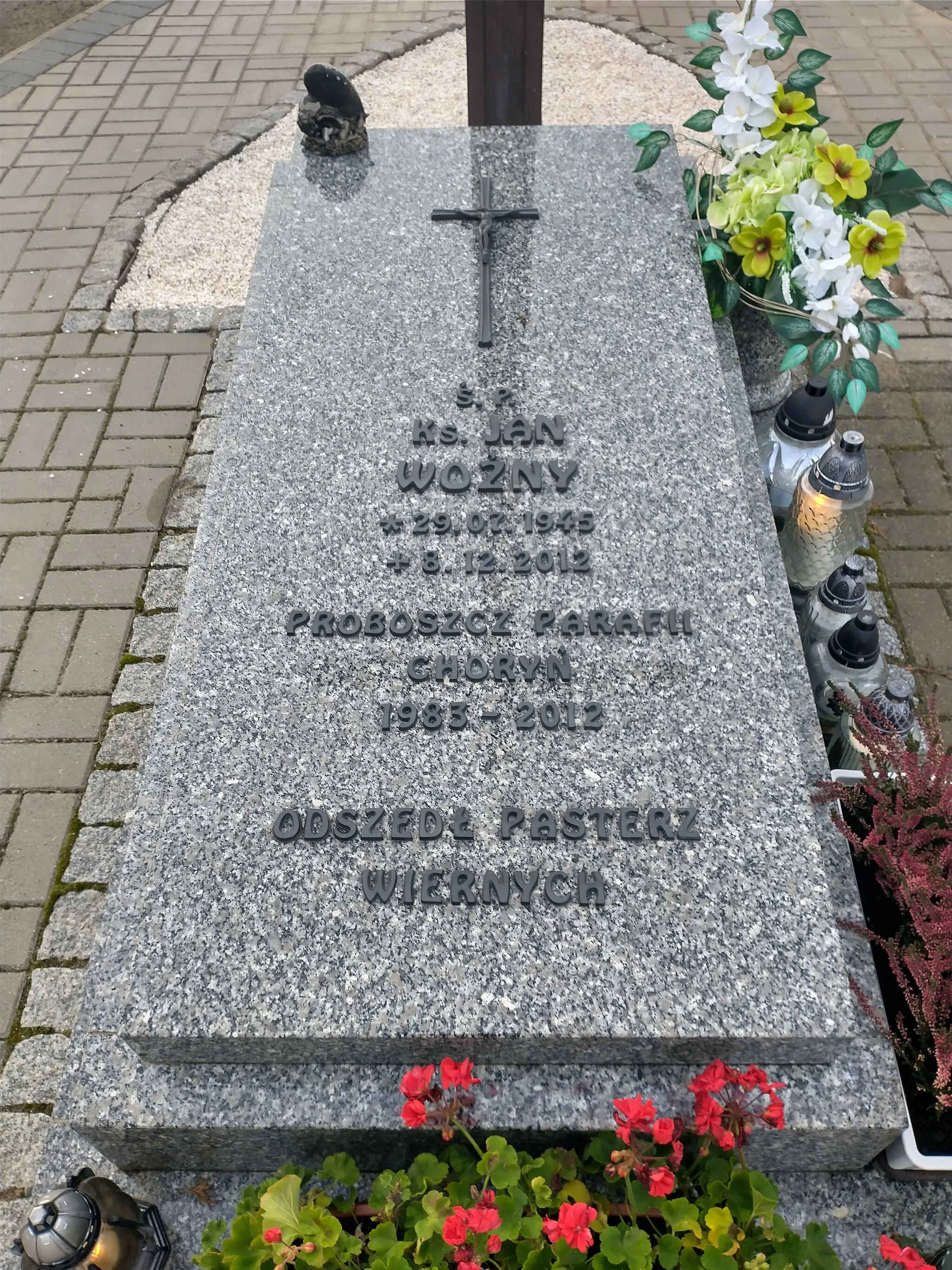Photo showing: Cmentarz w Choryni.
