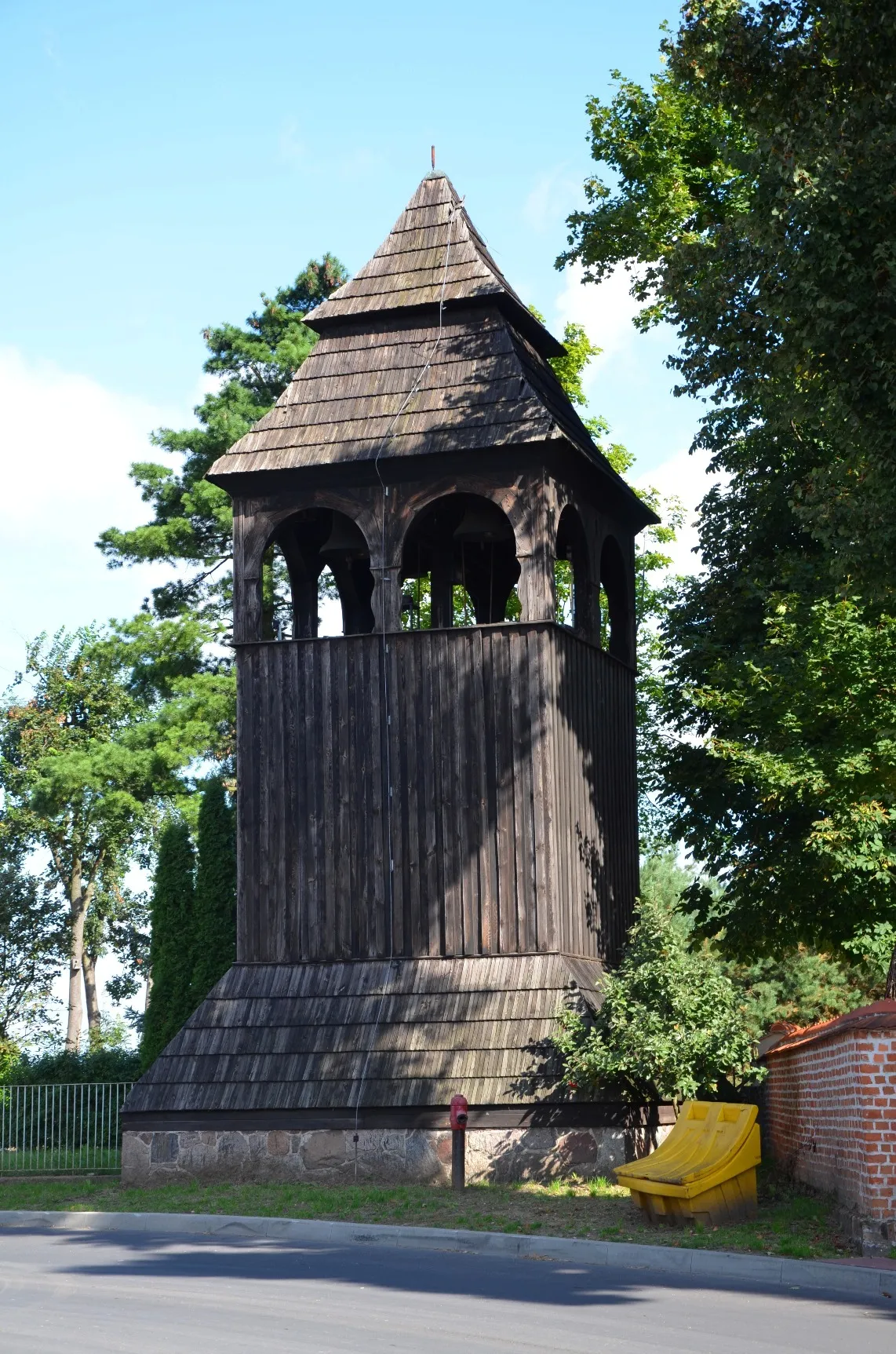 Photo showing: Ceradz Kościelny, ul. Bukowska 4 - zespół kościoła parafialnego: dzwonnica drewniana (zabytek nr 1098/A)