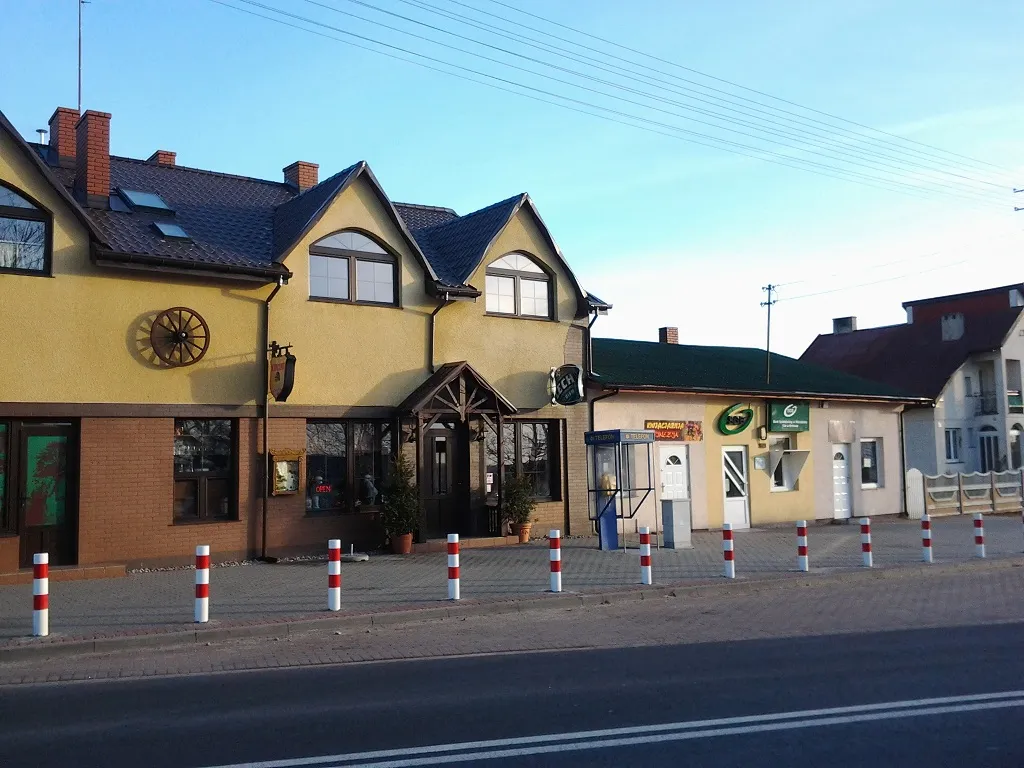 Photo showing: Brdów - centrum osady.